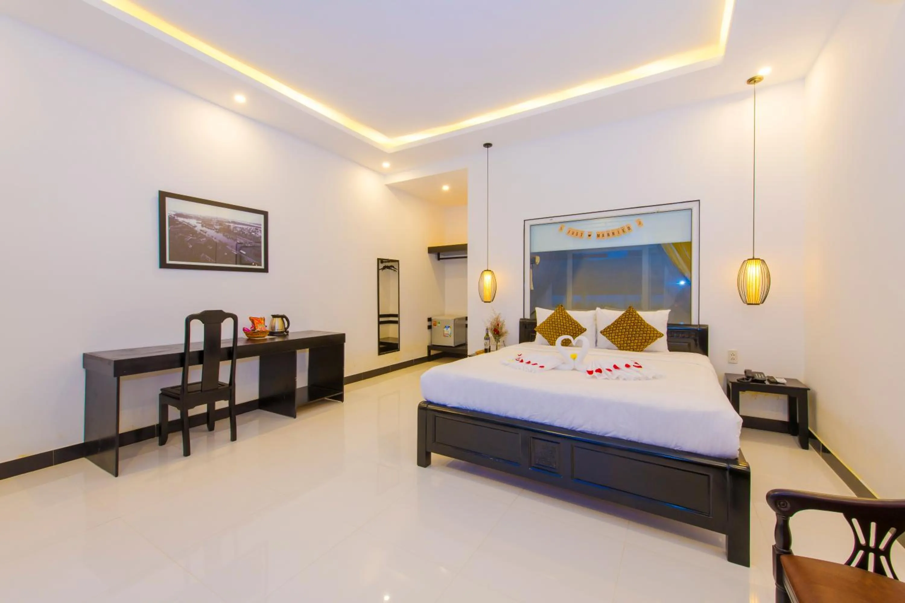 Junior Double or Twin Room with Pool View in Hoi An Sunny Pool Villa