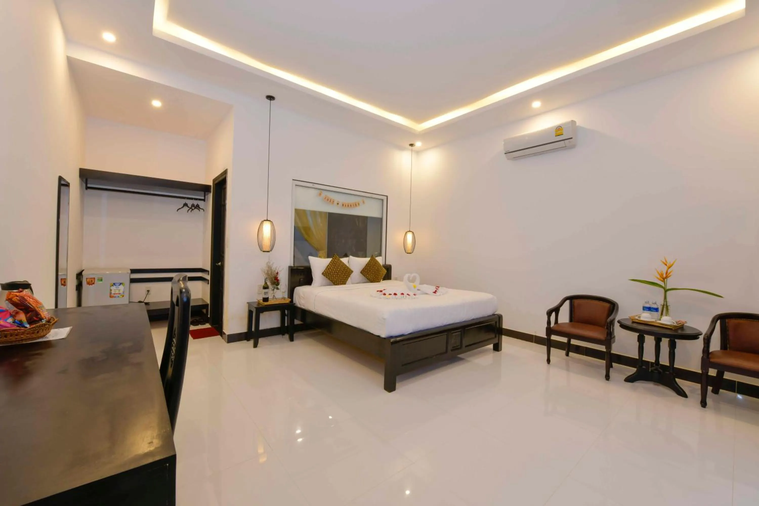 Deluxe Double Room with Pool View in Hoi An Sunny Pool Villa