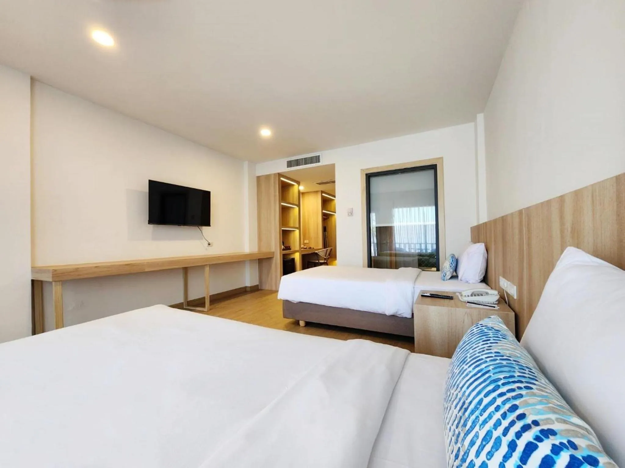 Deluxe Hillside Room in Namaka Resort Kamala