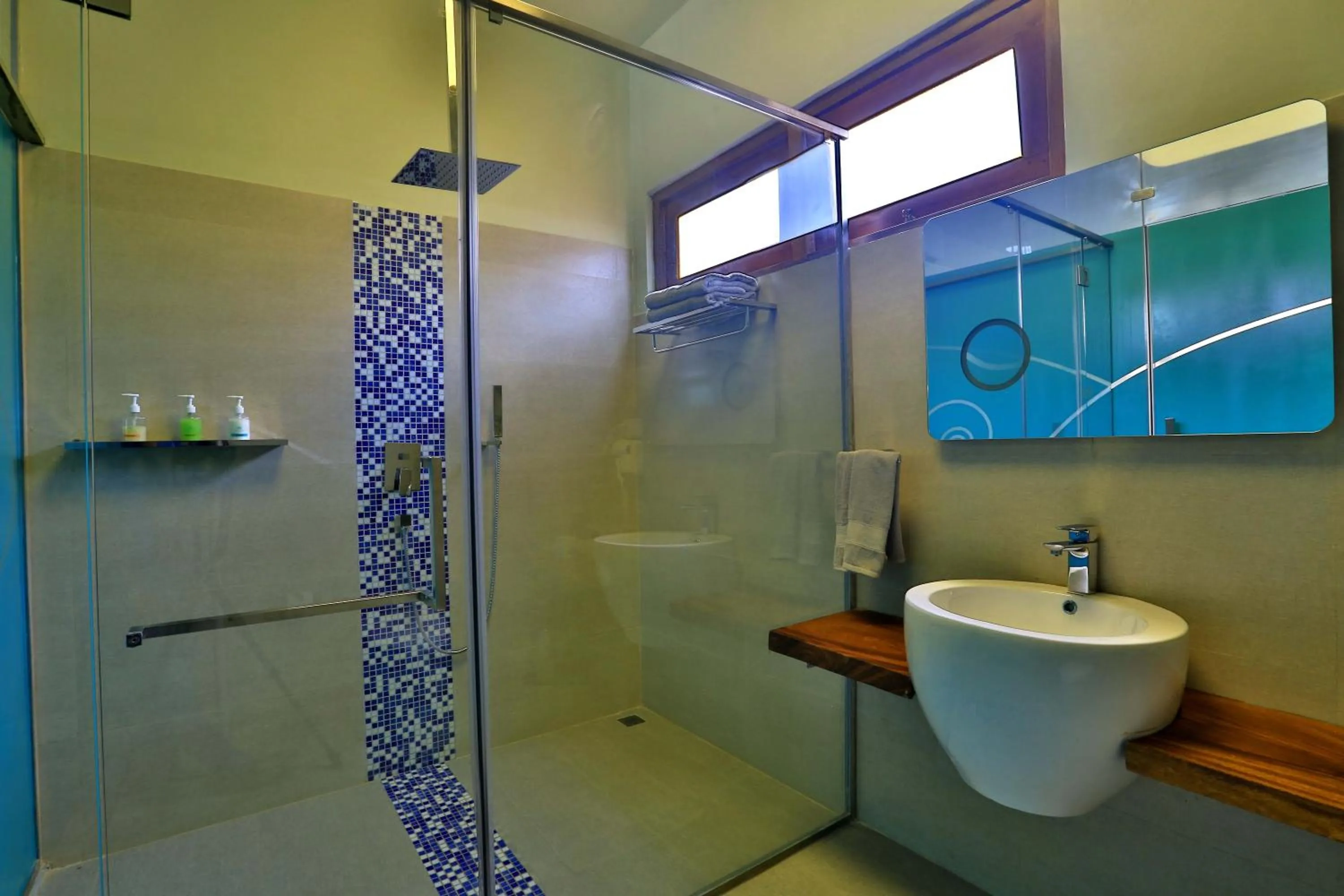 King Room in Thaproban Pavilion Waves