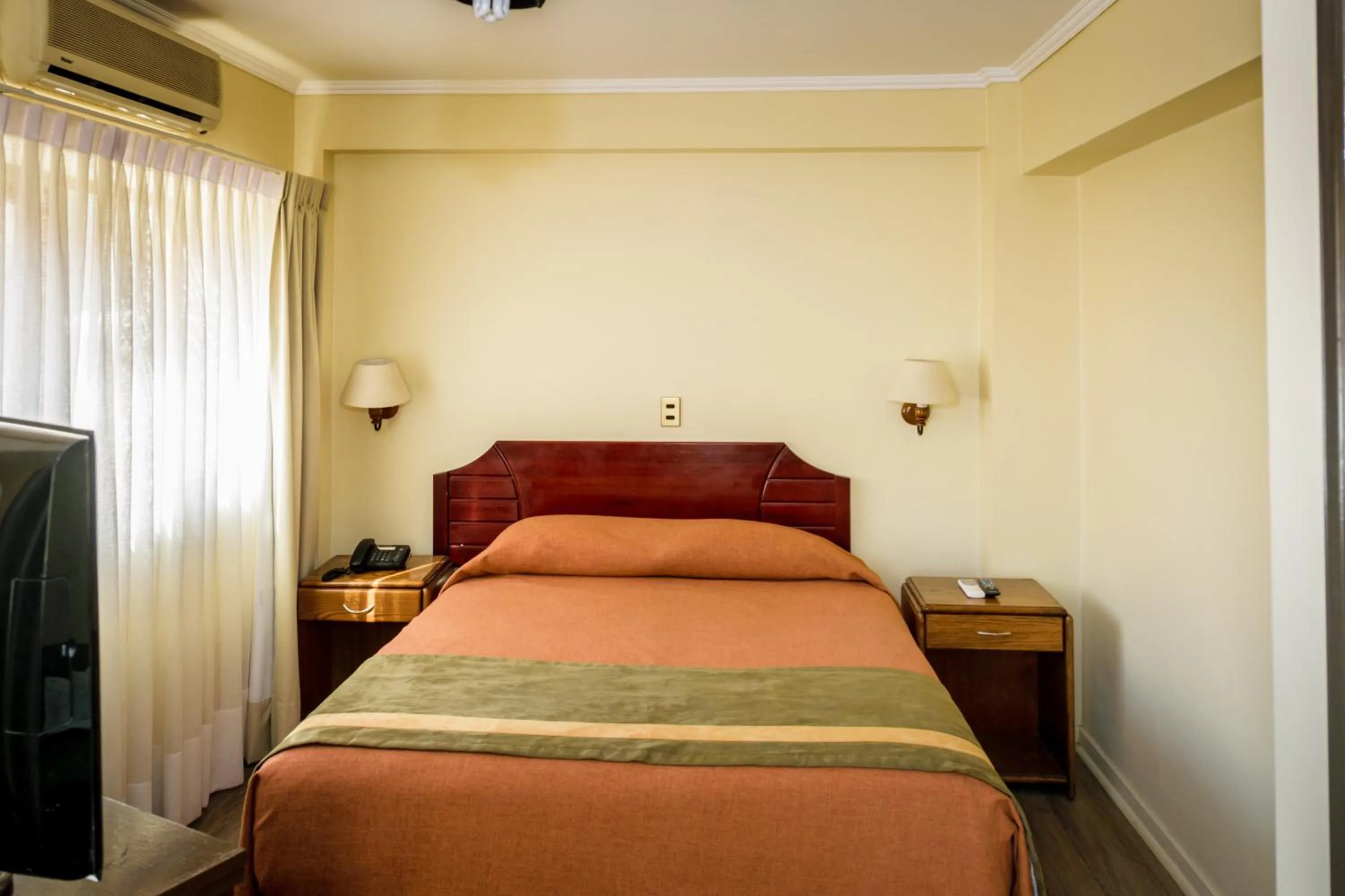 Queen Room - single occupancy in Hotel Diego de Almagro Antofagasta Express