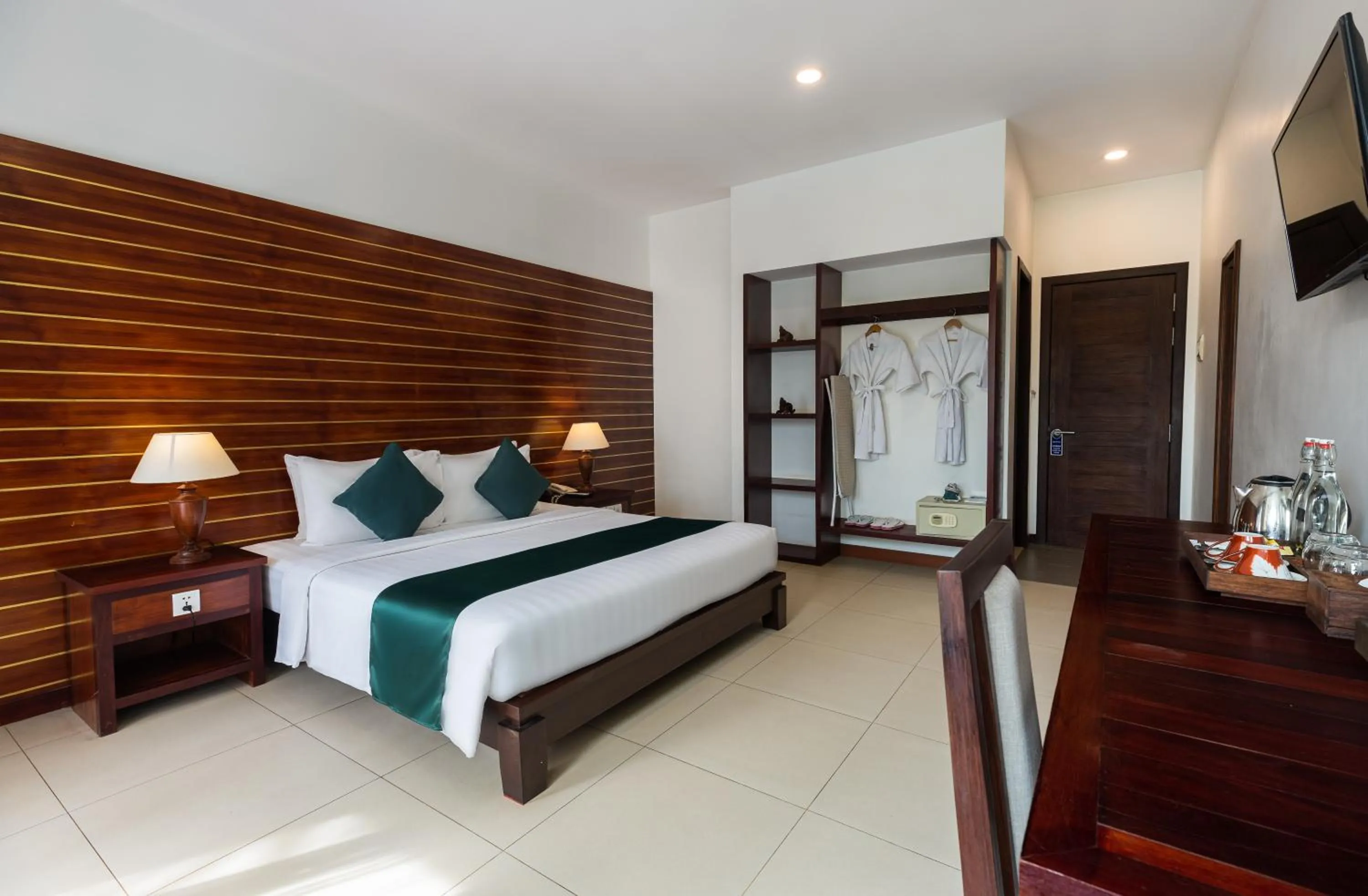 Deluxe King Room in Green Amazon Residence
