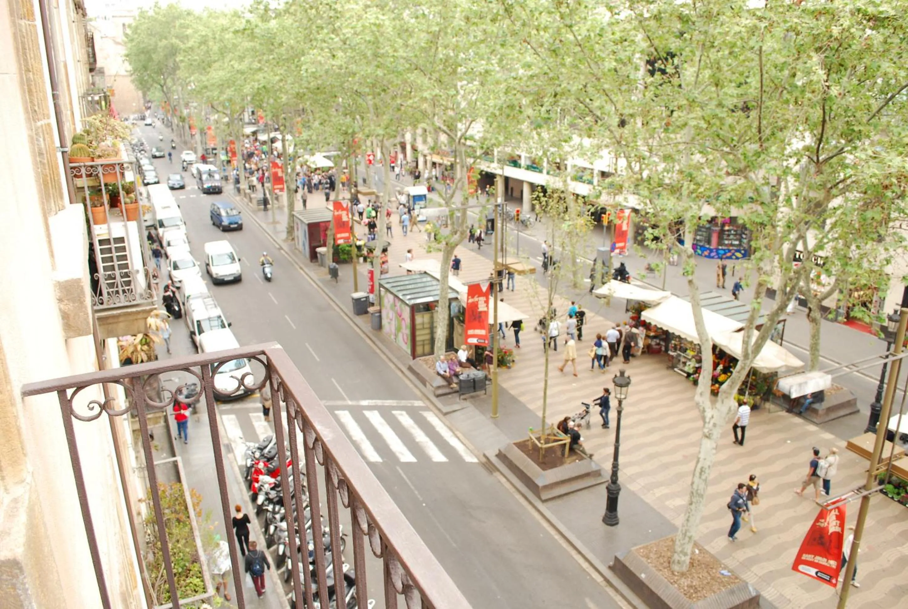 Double or Twin Room with View in Hostal Las Flores Ramblas