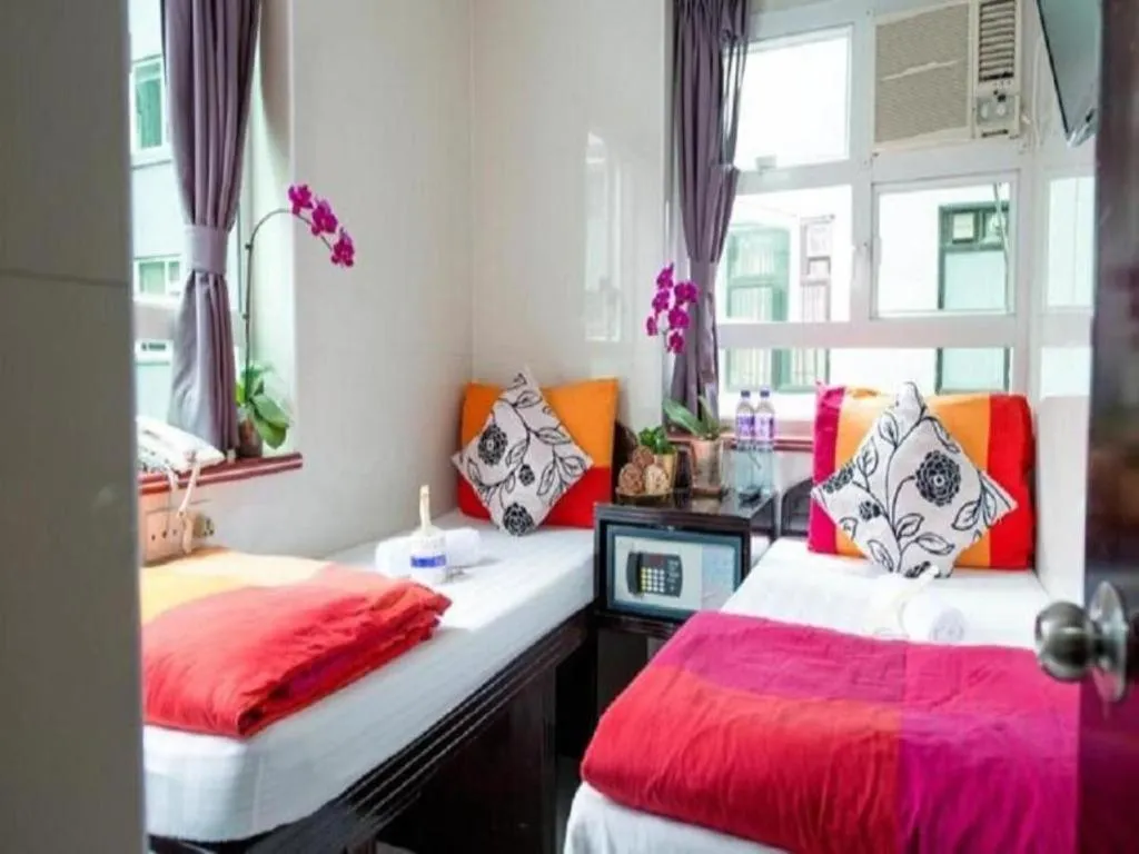 Bed in 4-Bed Mixed Dormitory Room in Premium Lounge