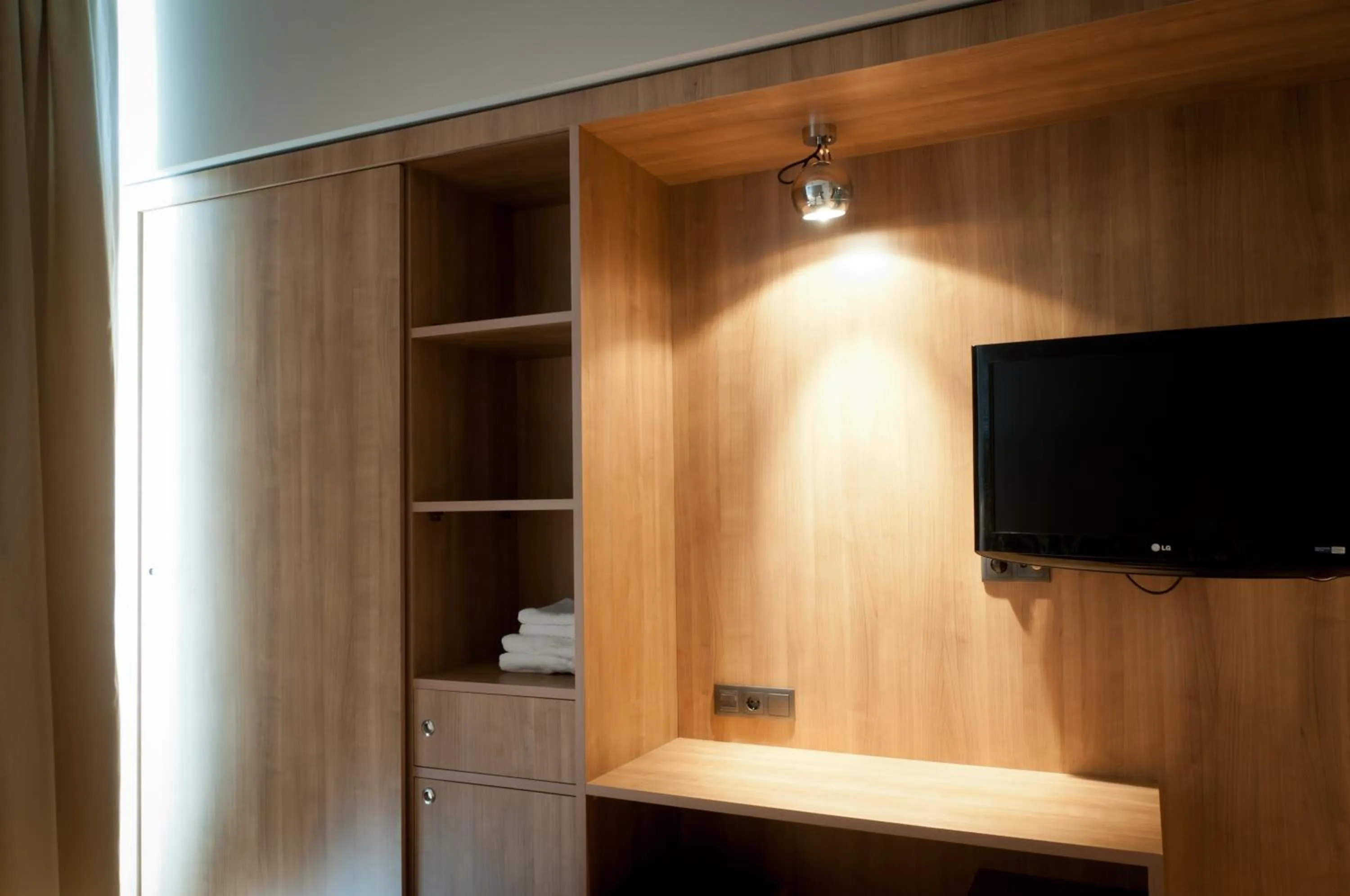 Double or Twin Room in Metropolis Hotel