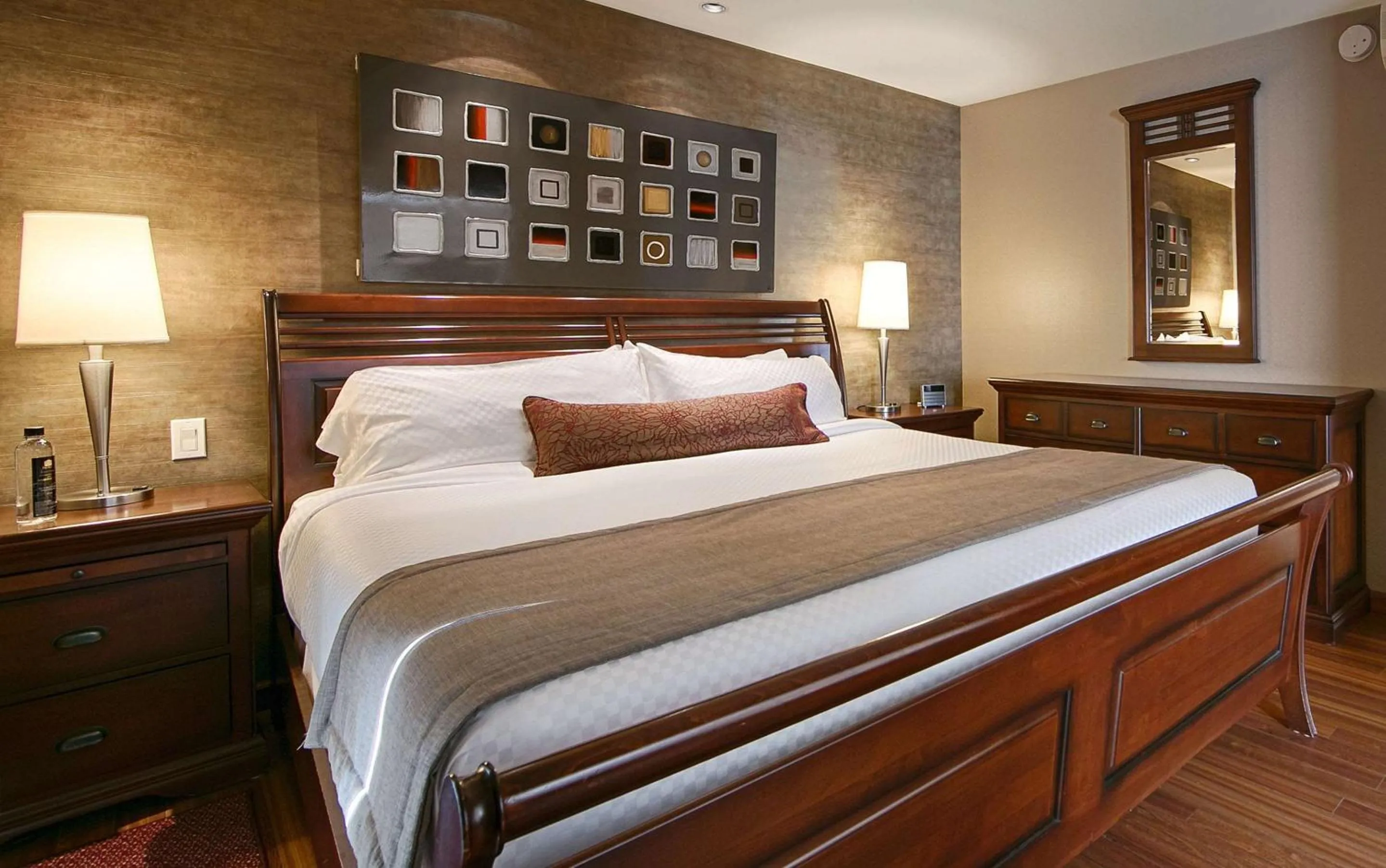 Large King Room with Balcony and Whirlpool - Non-Smoking in Best Western Premier Hotel Aristocrate