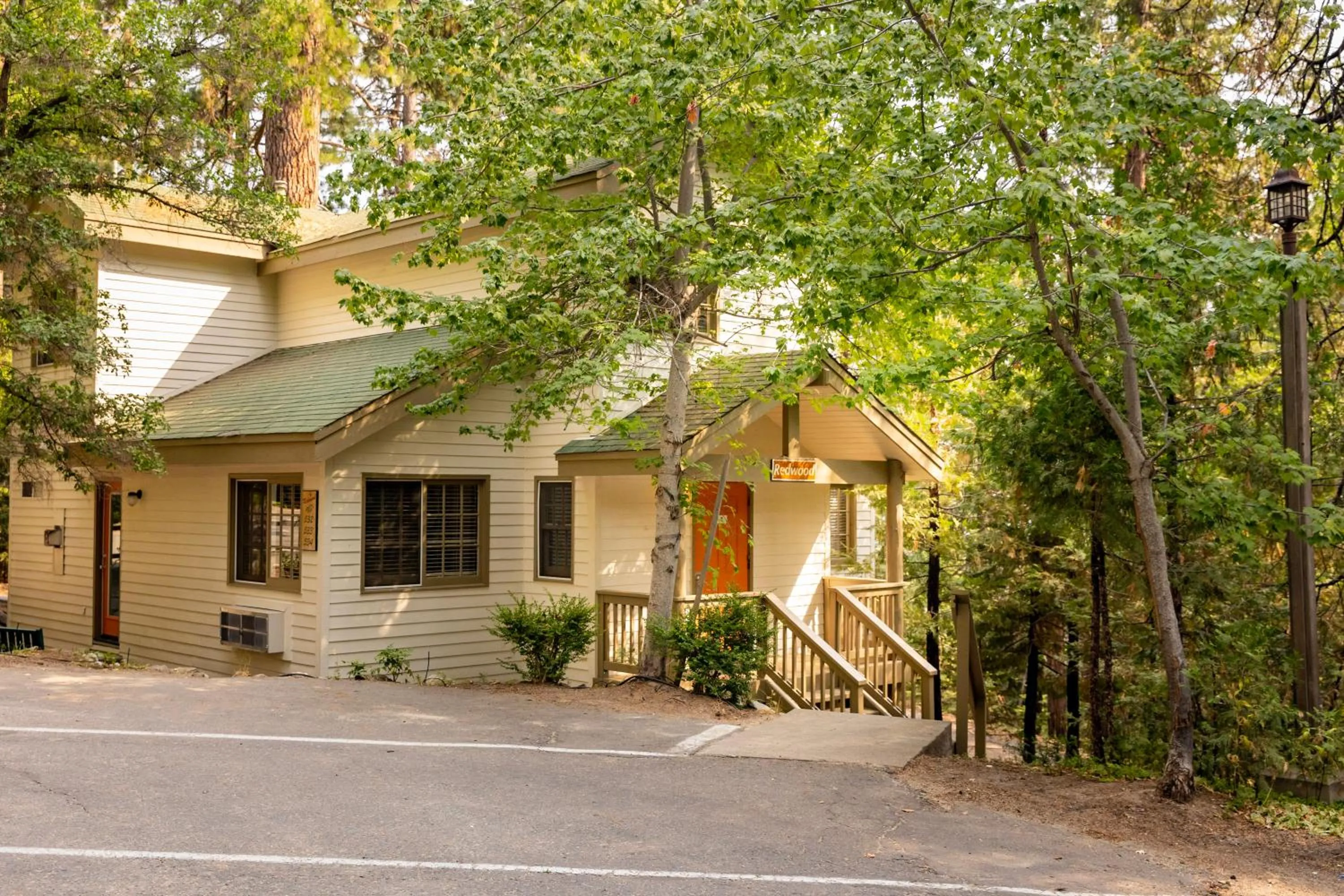 Cottage Queen room with Two Queen Beds in Tenaya at Yosemite