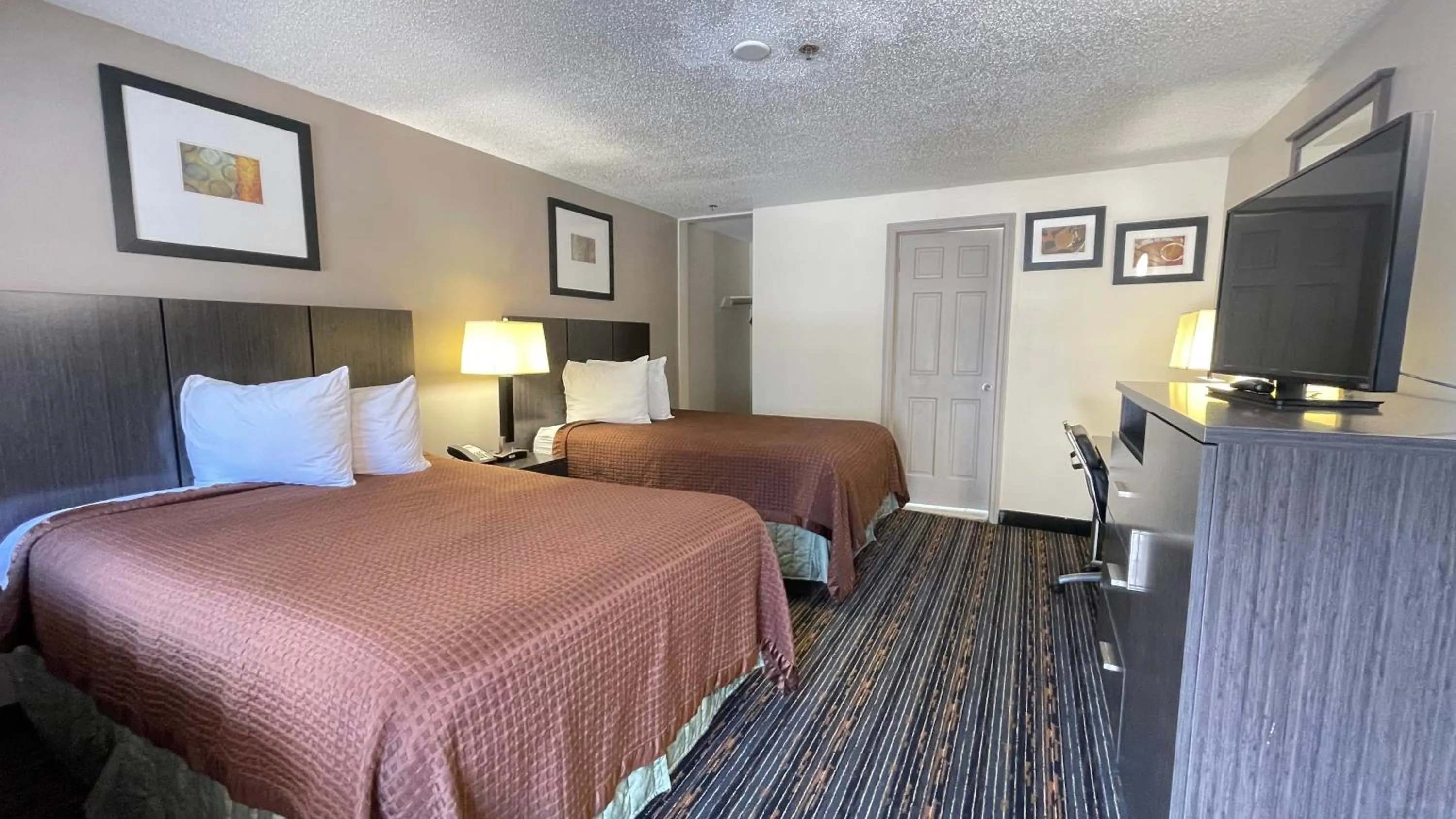 Double Room with Two Double Beds - Non-Smoking in Whitney Inn & Suites