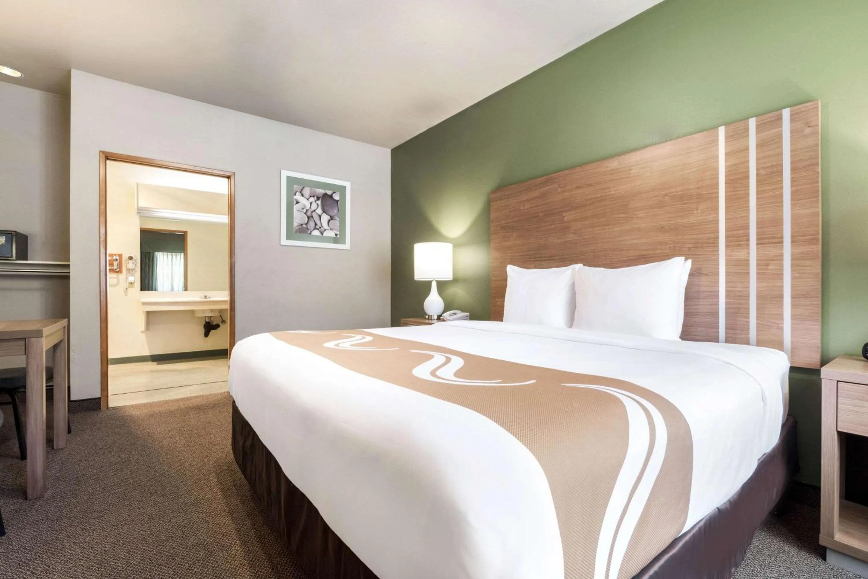 King Room - Accessible/Non-Smoking in Quality Inn & Suites Bainbridge Island