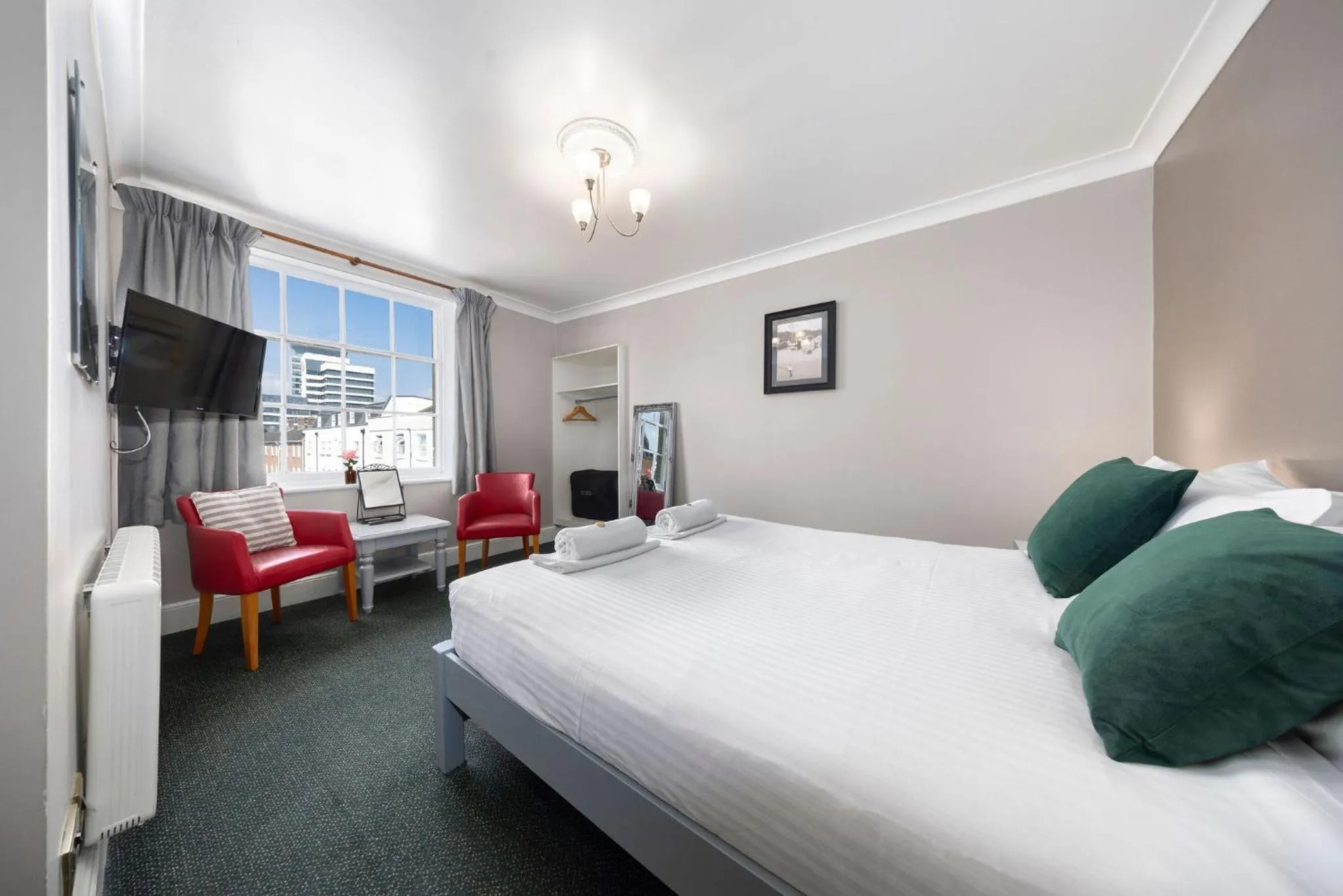 Double Room with Private Bathroom in The Grapes Pub