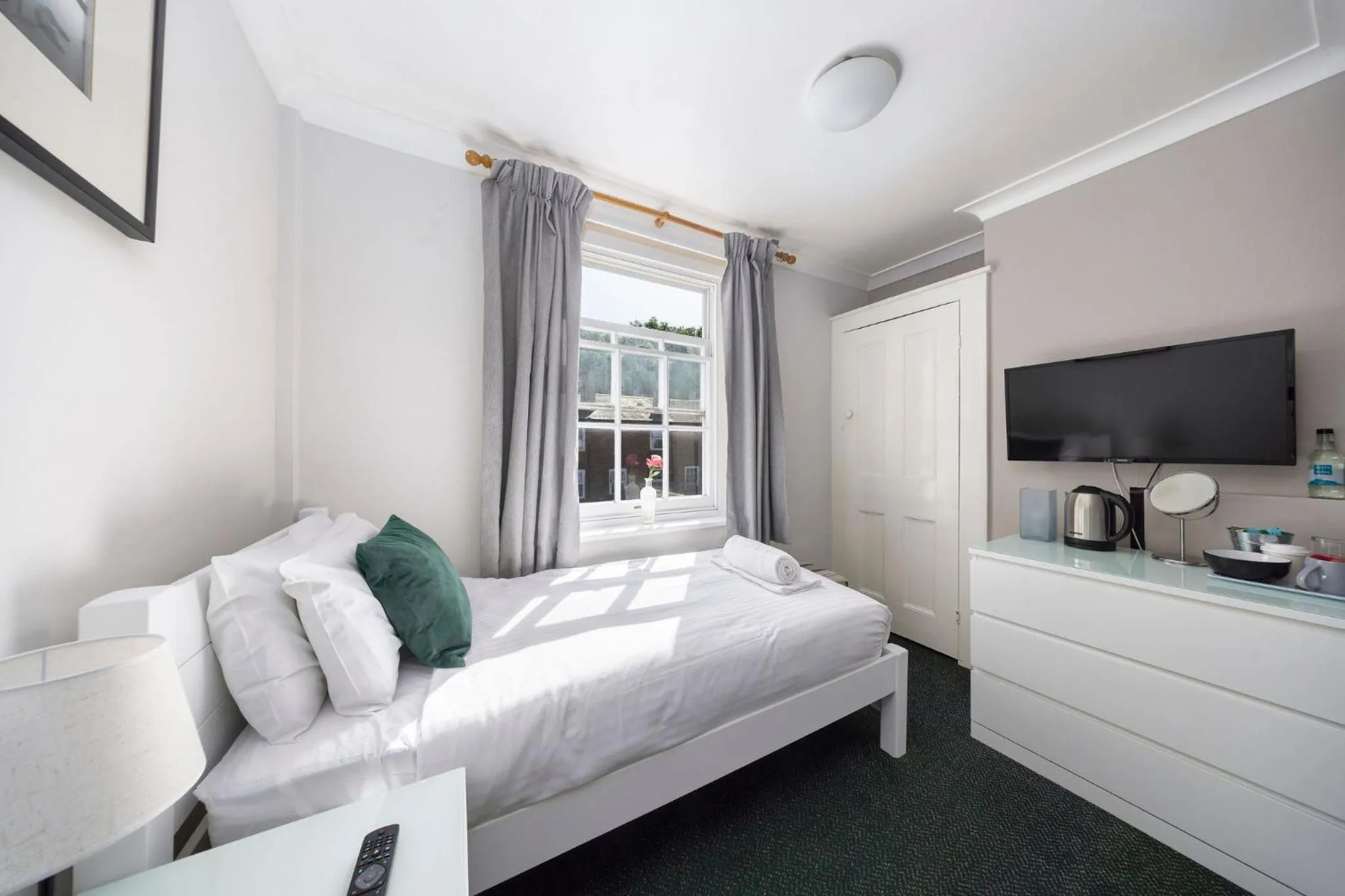 Single Room - single occupancy in The Grapes Pub