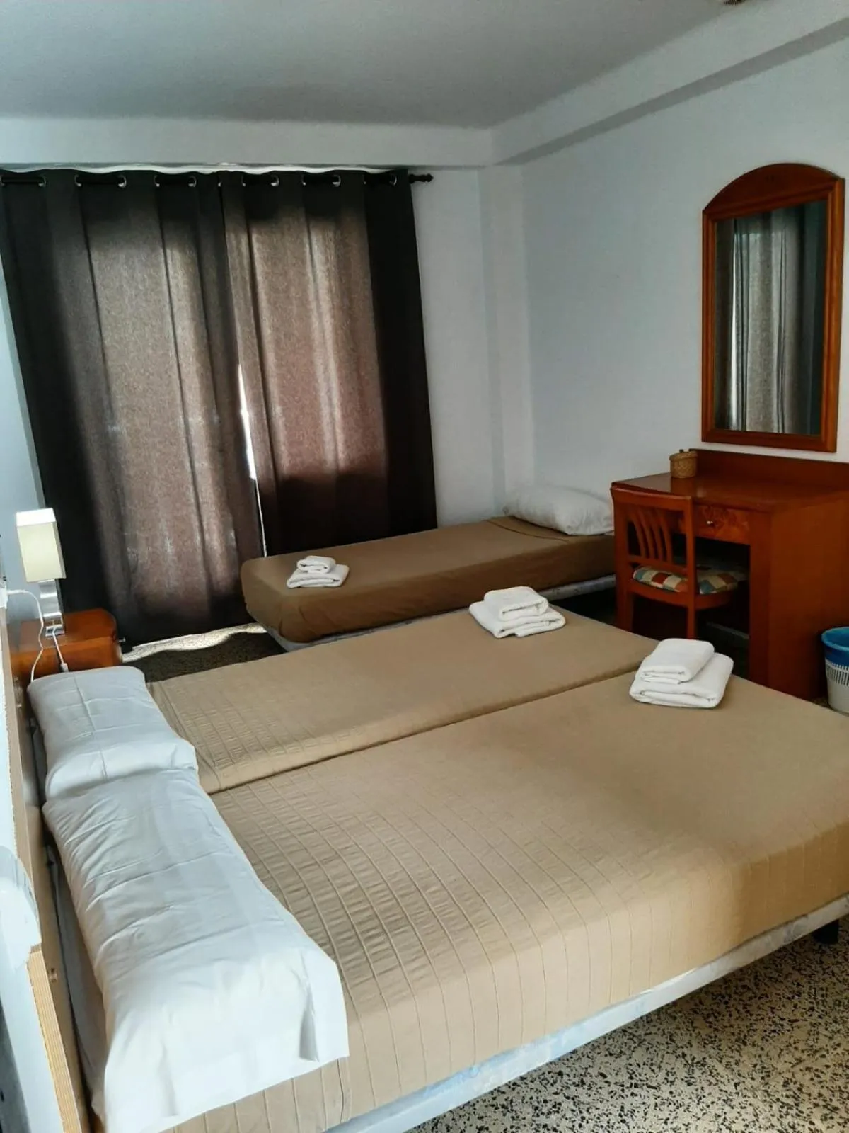 Triple Room in Hostal Tierramar