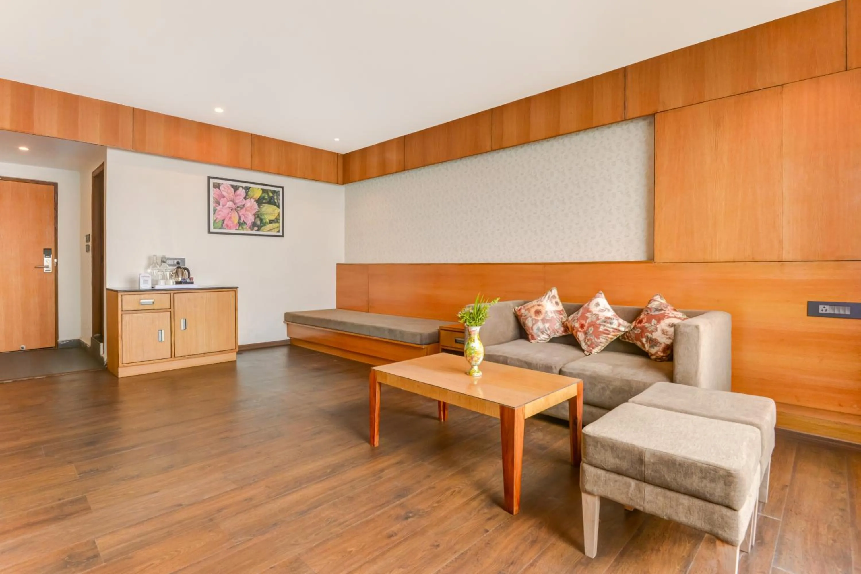 Presidential Suite View Room in Summit Montana Suites & Spa at Mall