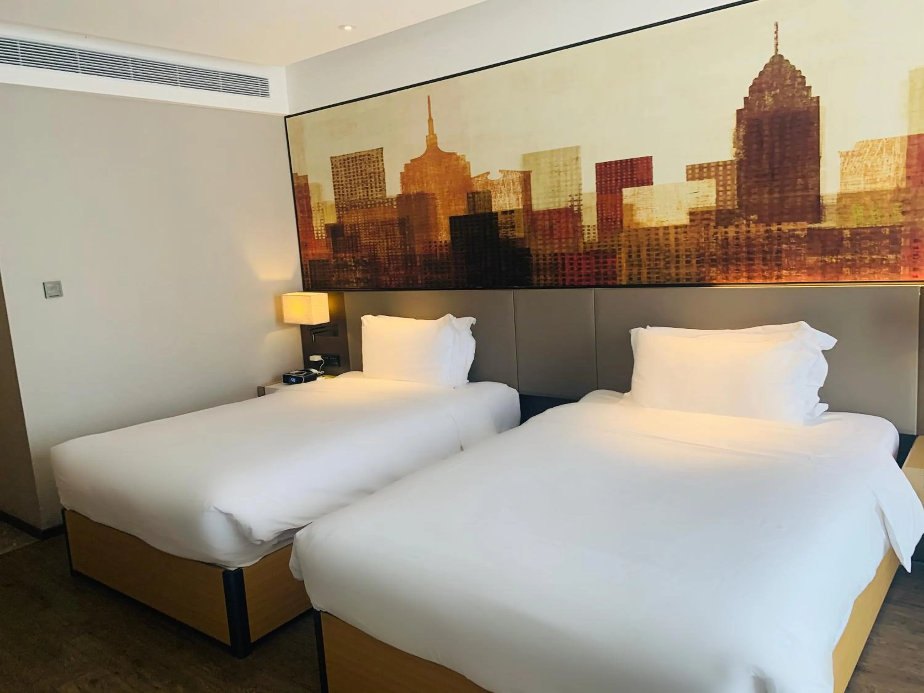 Deluxe Twin Room in Mercure Shanghai Hongqiao Railway Station
