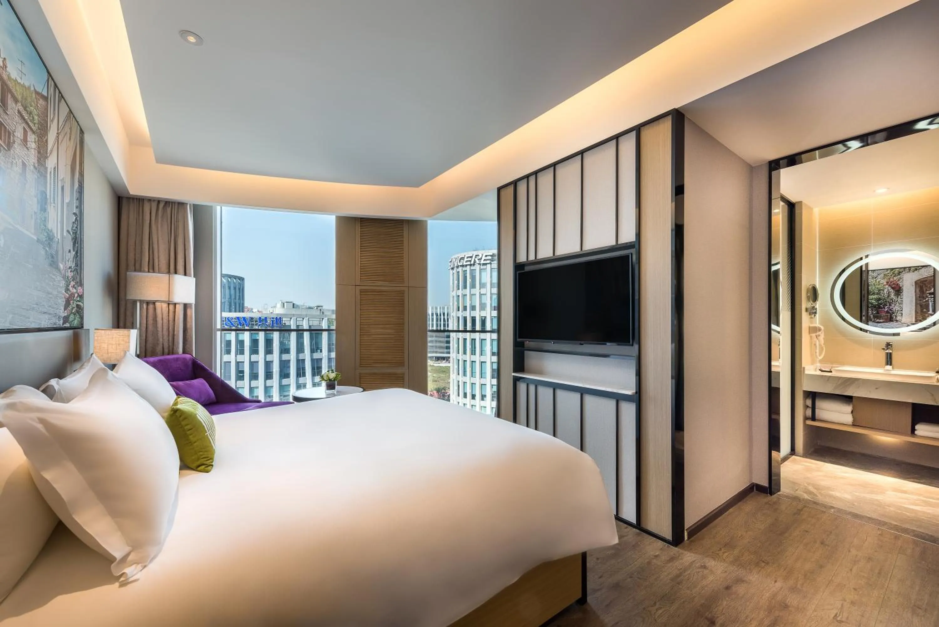 Standard King Room in Mercure Shanghai Hongqiao Railway Station