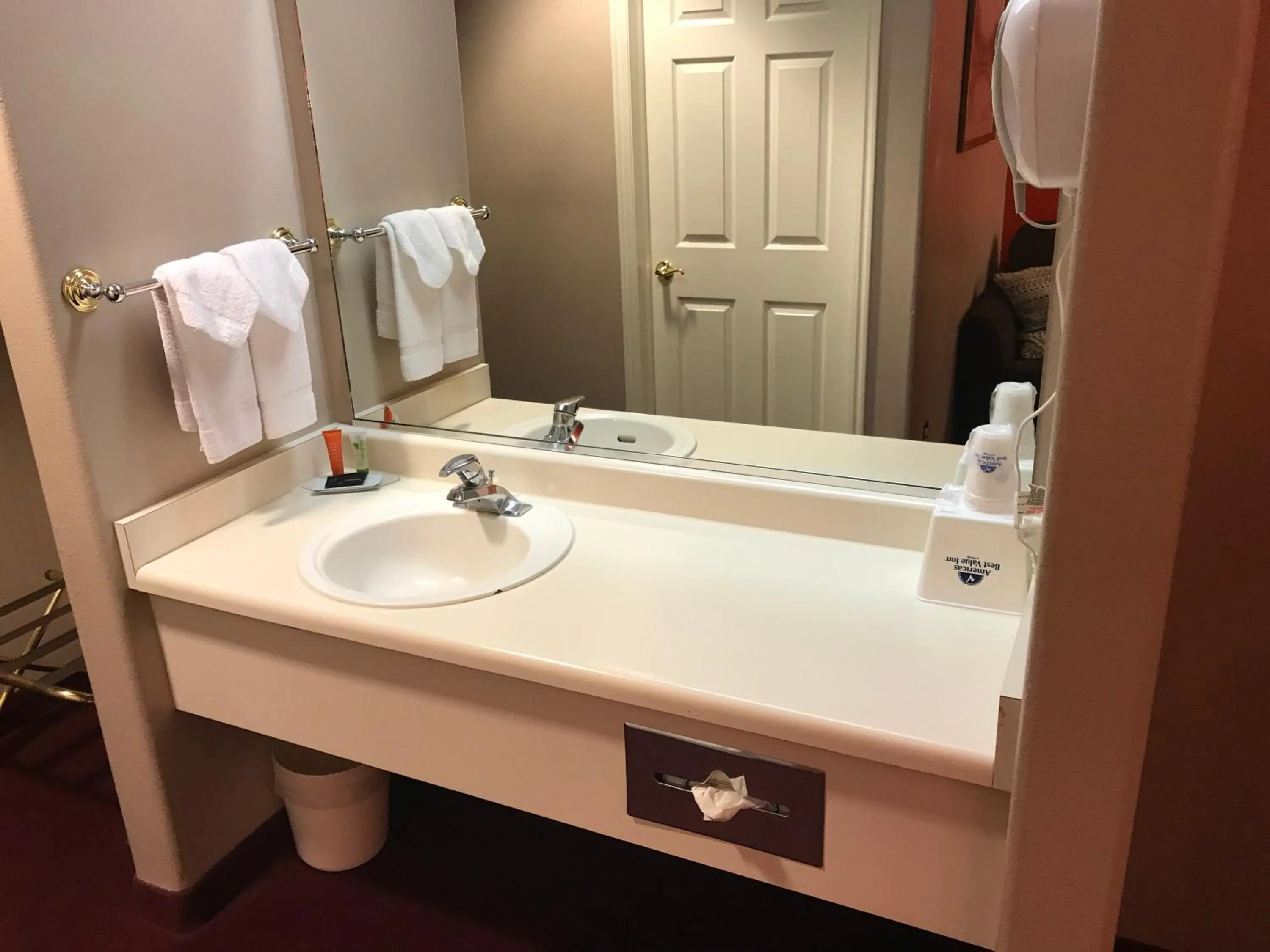 Deluxe Queen Room with Two Queen Beds in Americas Best Value Inn Cedar City