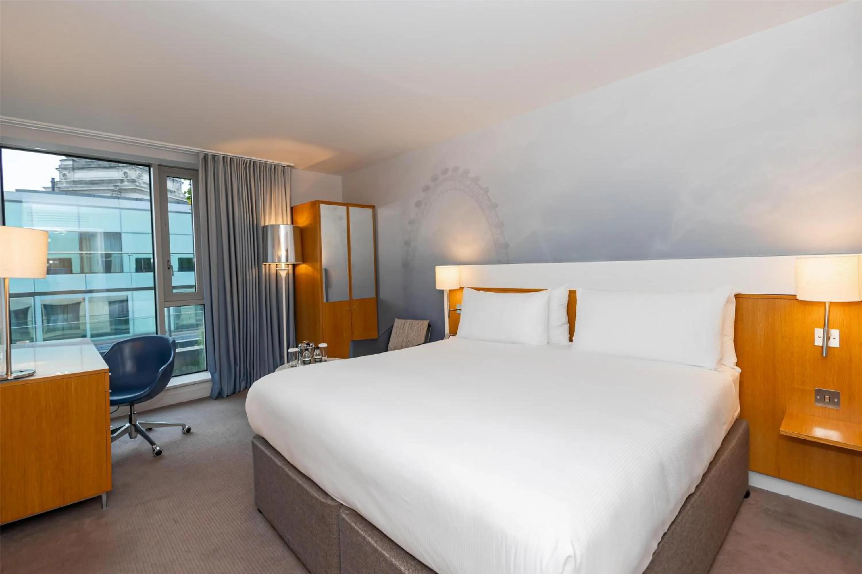 Deluxe Queen Room in DoubleTree by Hilton Hotel London - Tower of London