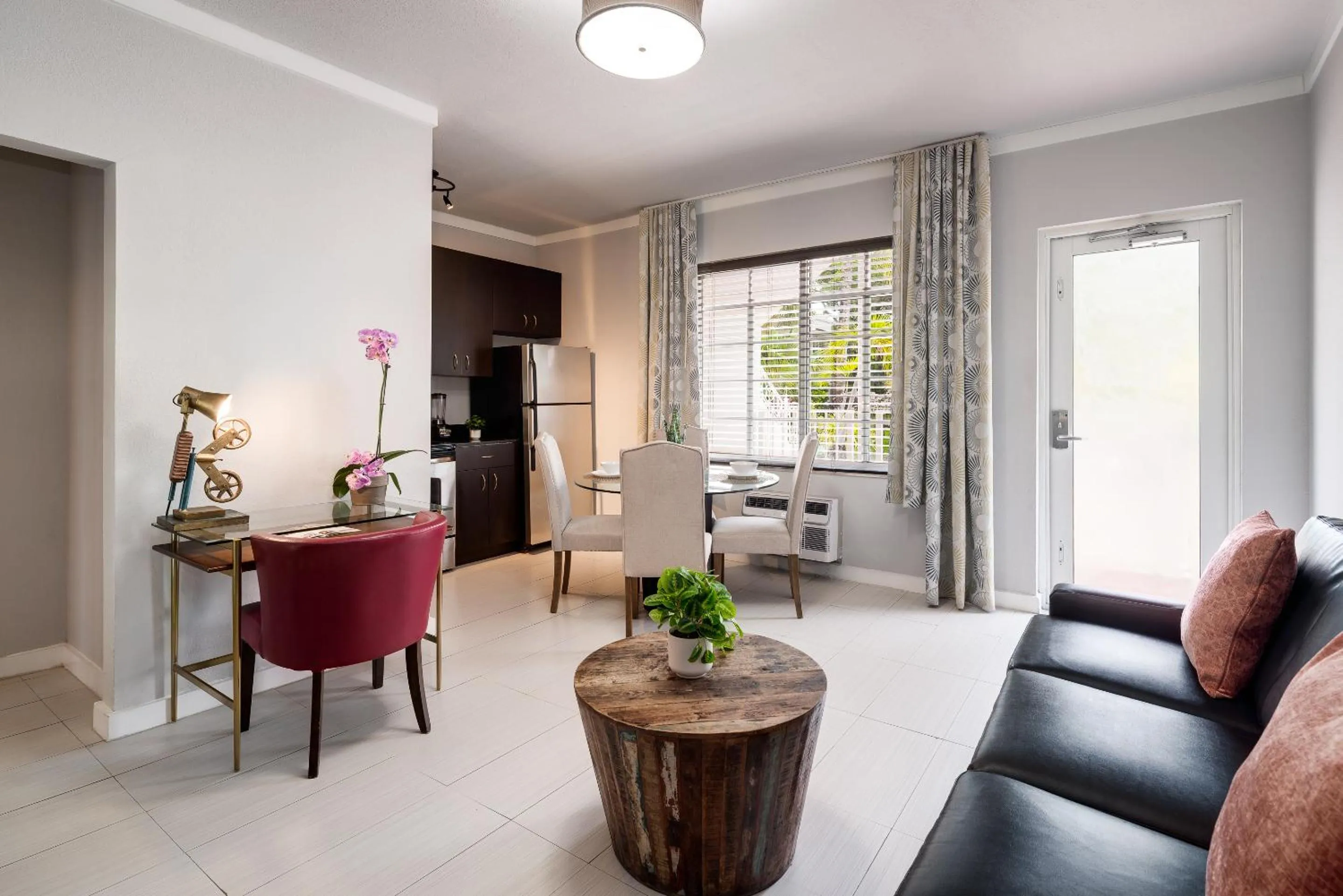  Pool View One Bedroom Queen Suite  in Tradewinds Apartment Hotel Miami Beach