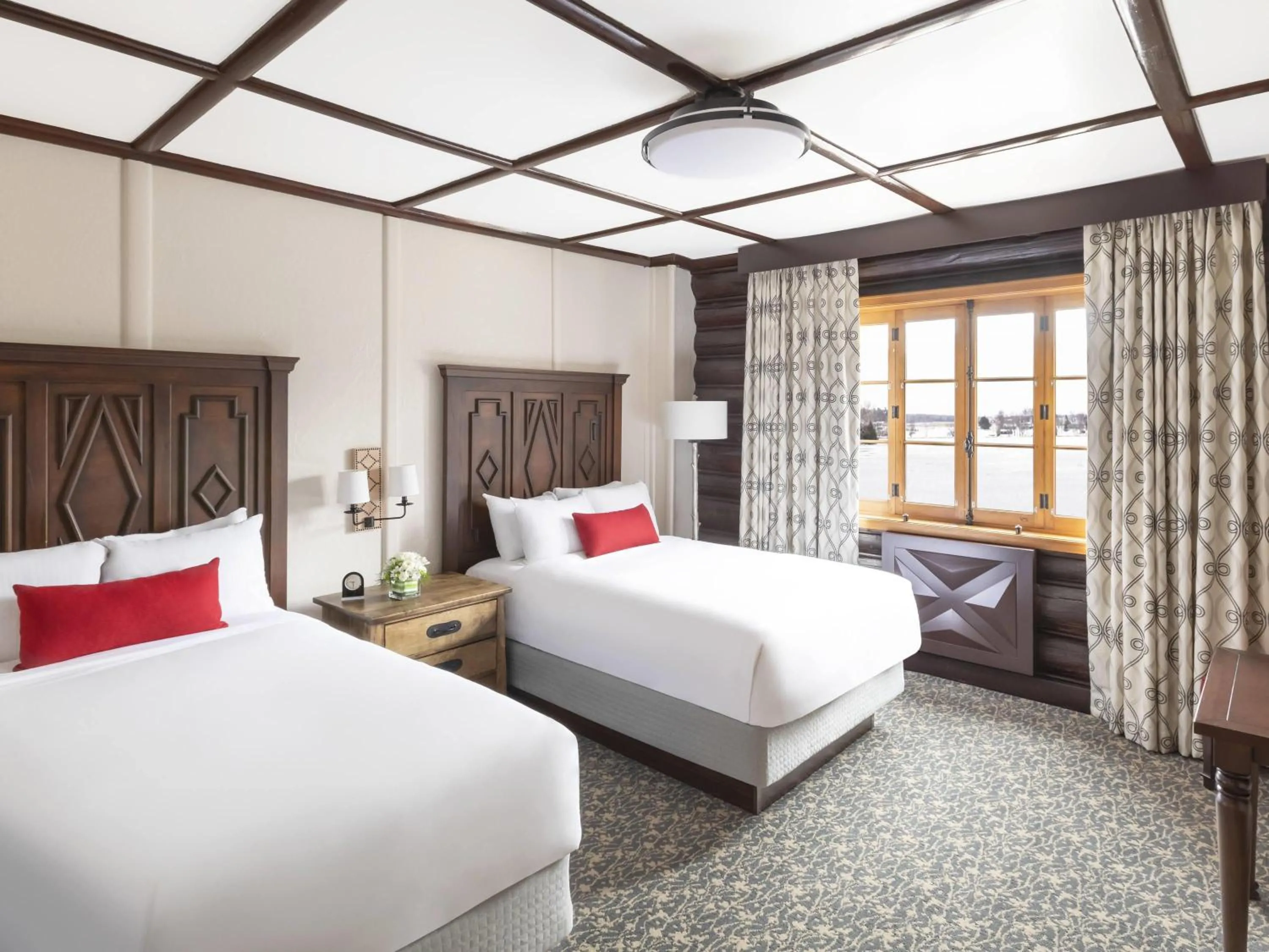 Fairmont Luxury Room with 2 Double Beds and View in Fairmont Le Chateau Montebello