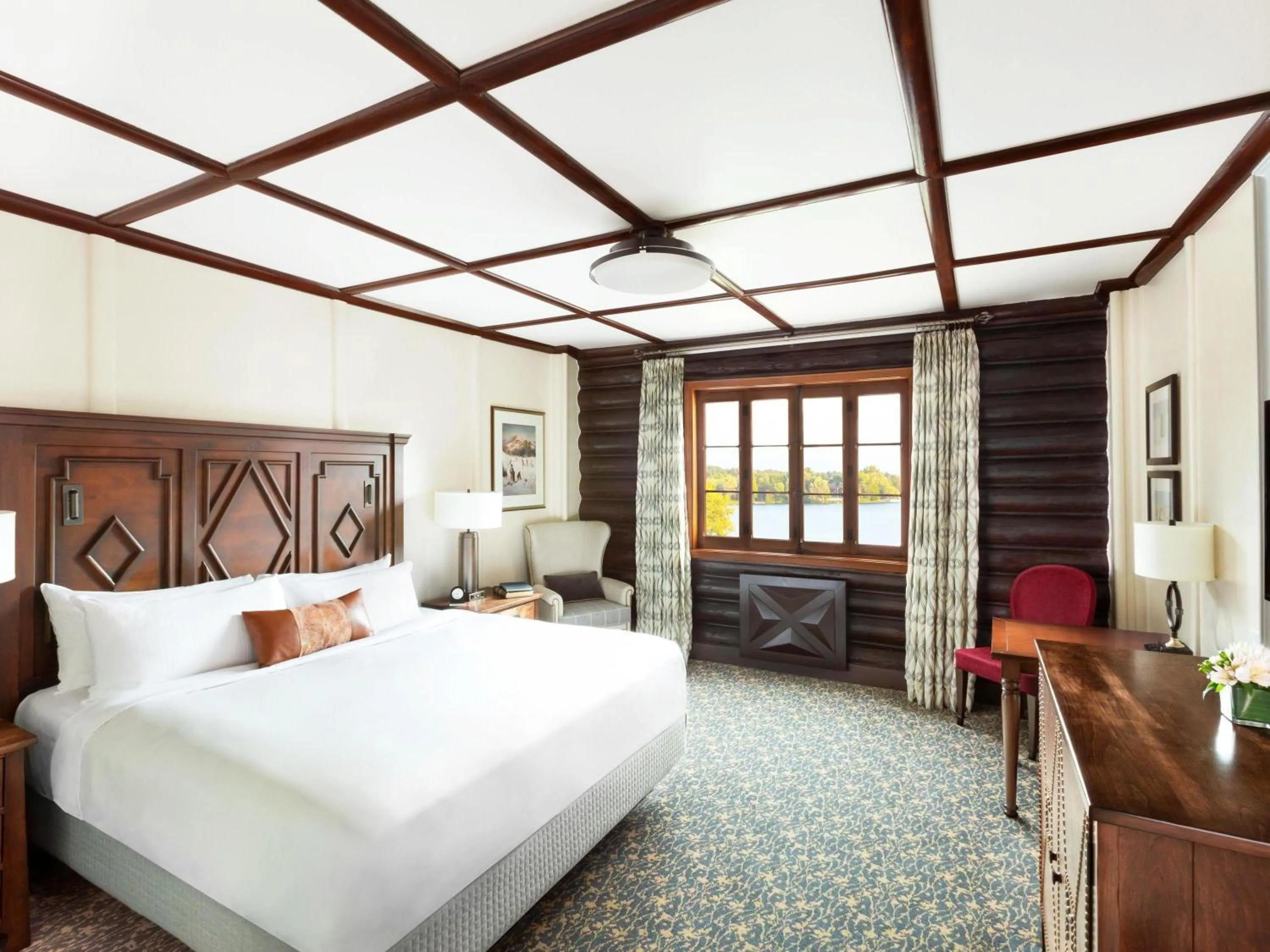 Fairmont Luxury King Room with View in Fairmont Le Chateau Montebello