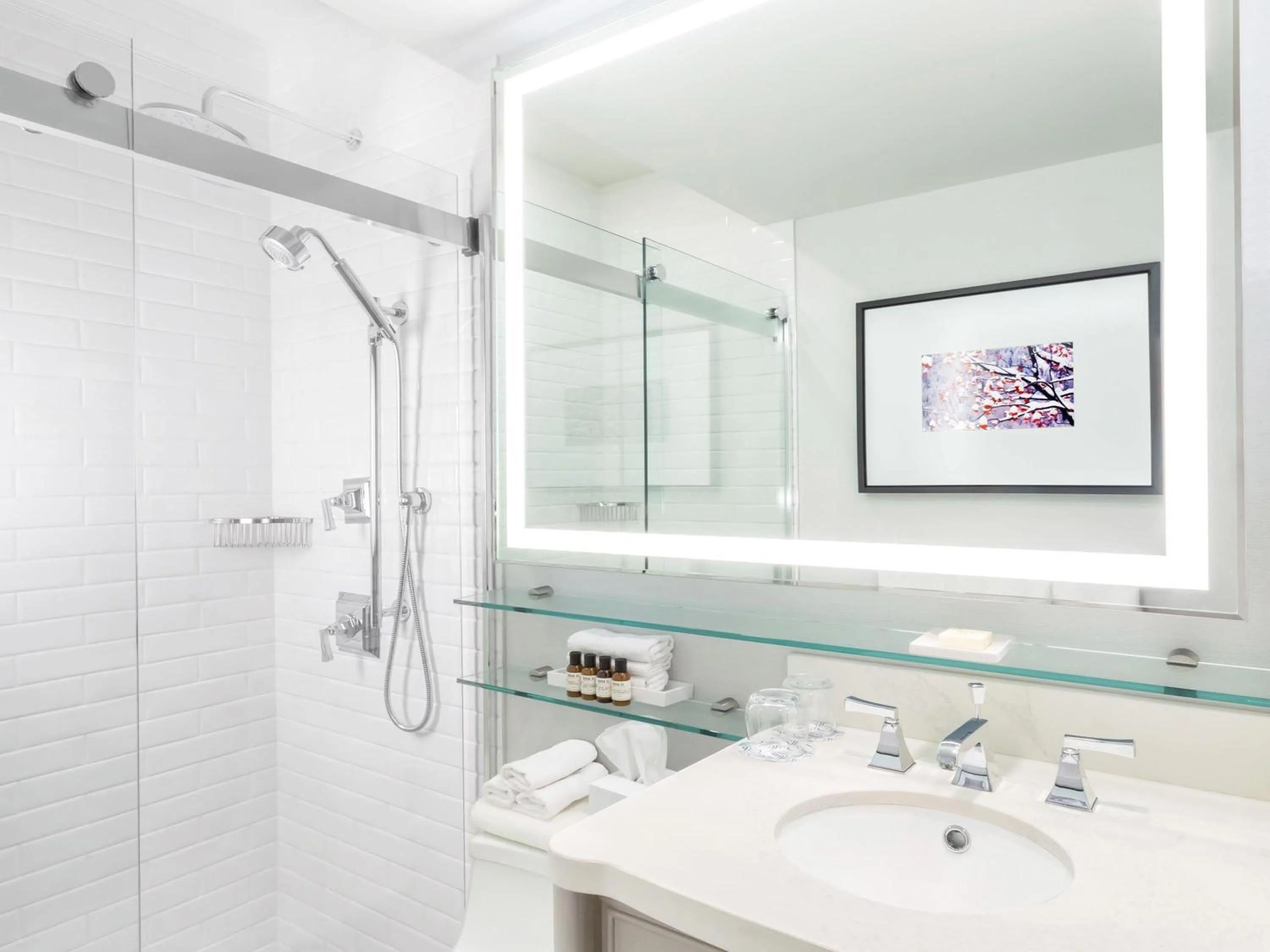 Luxury Queen in Fairmont Le Chateau Montebello