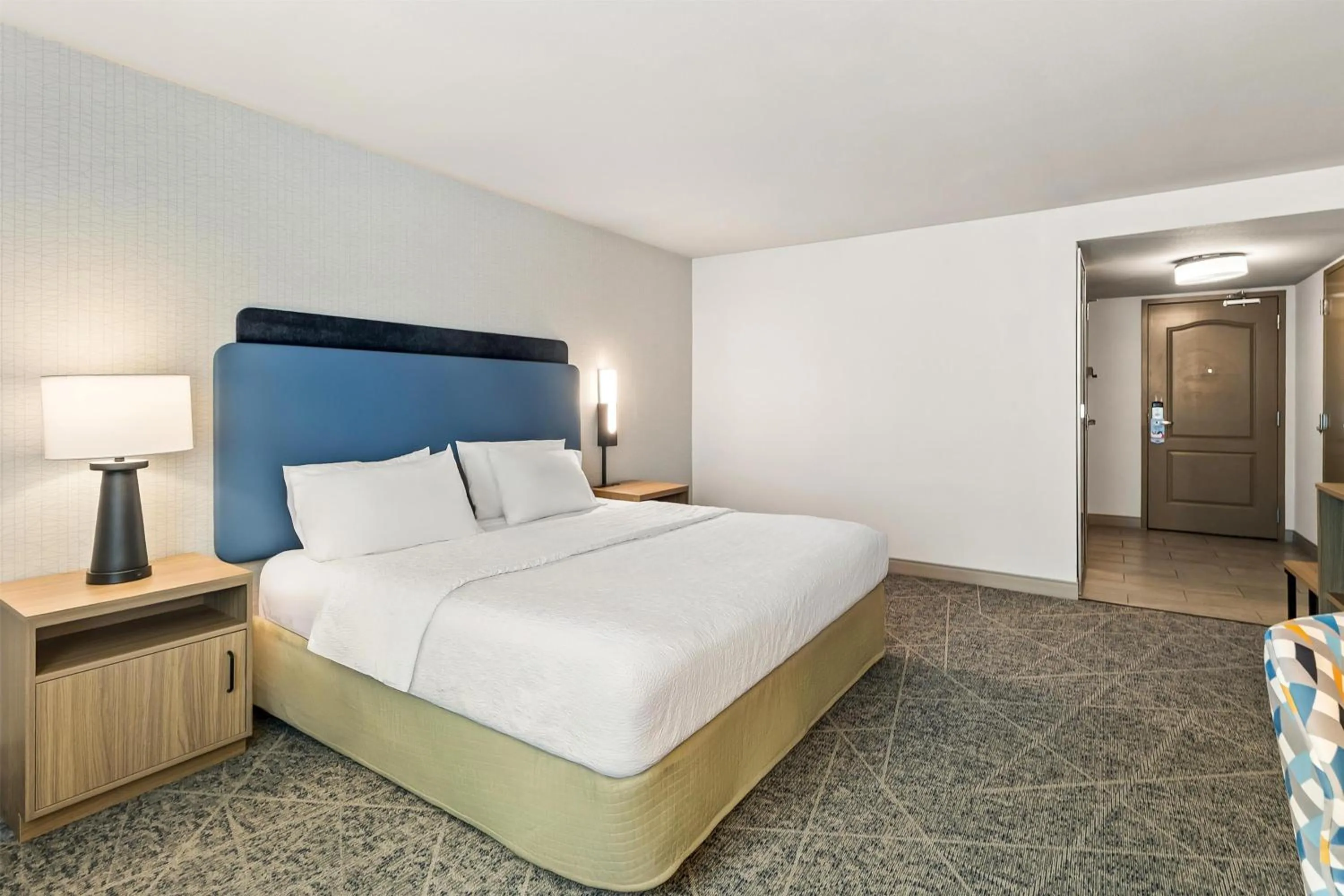 King Room with Accessible Tub - Mobility and Hearing Access/Non-Smoking in Hampton Inn and Suites Merced