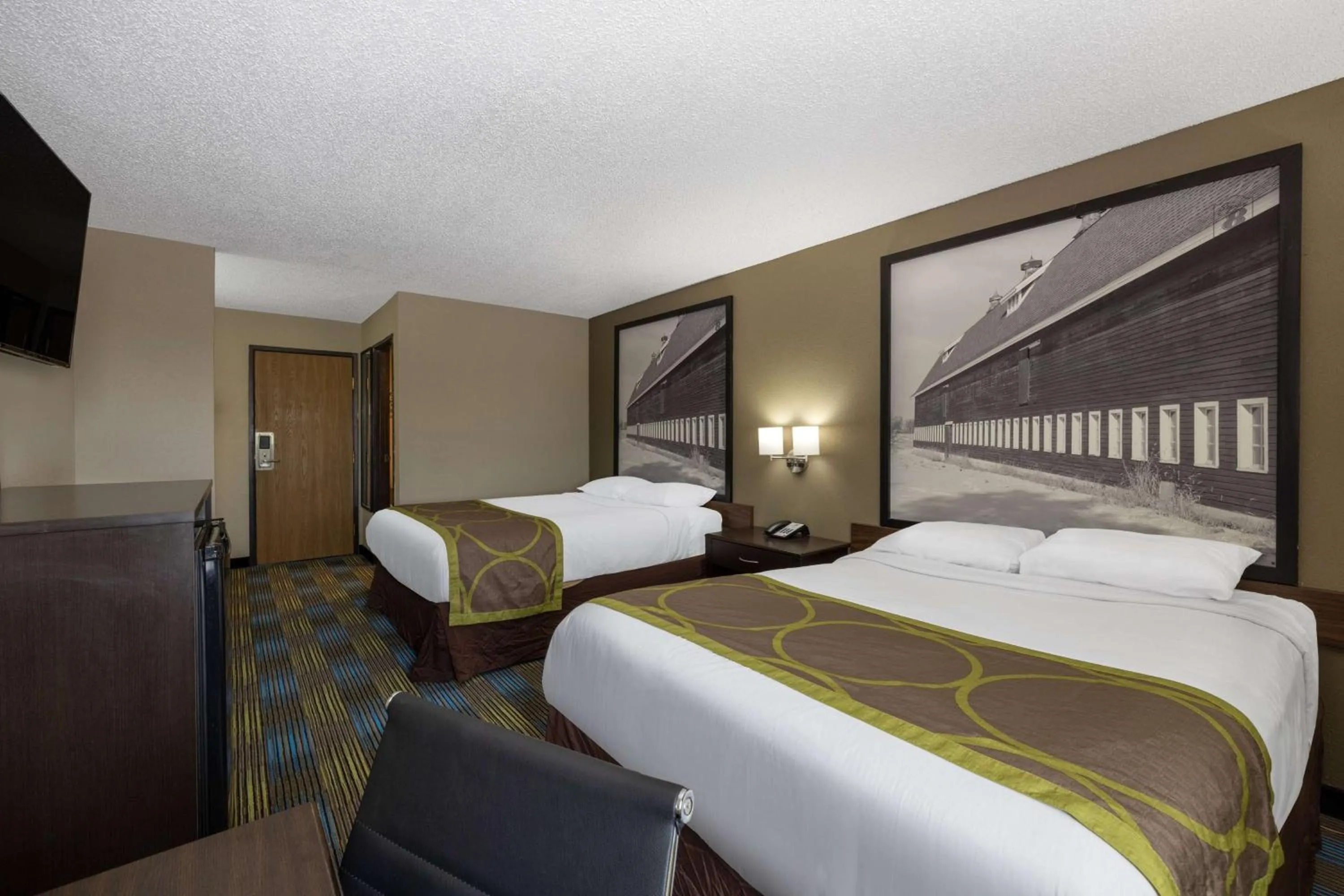 Queen Room with Two Queen Beds - Smoking in The Inn&suites SW Omaha
