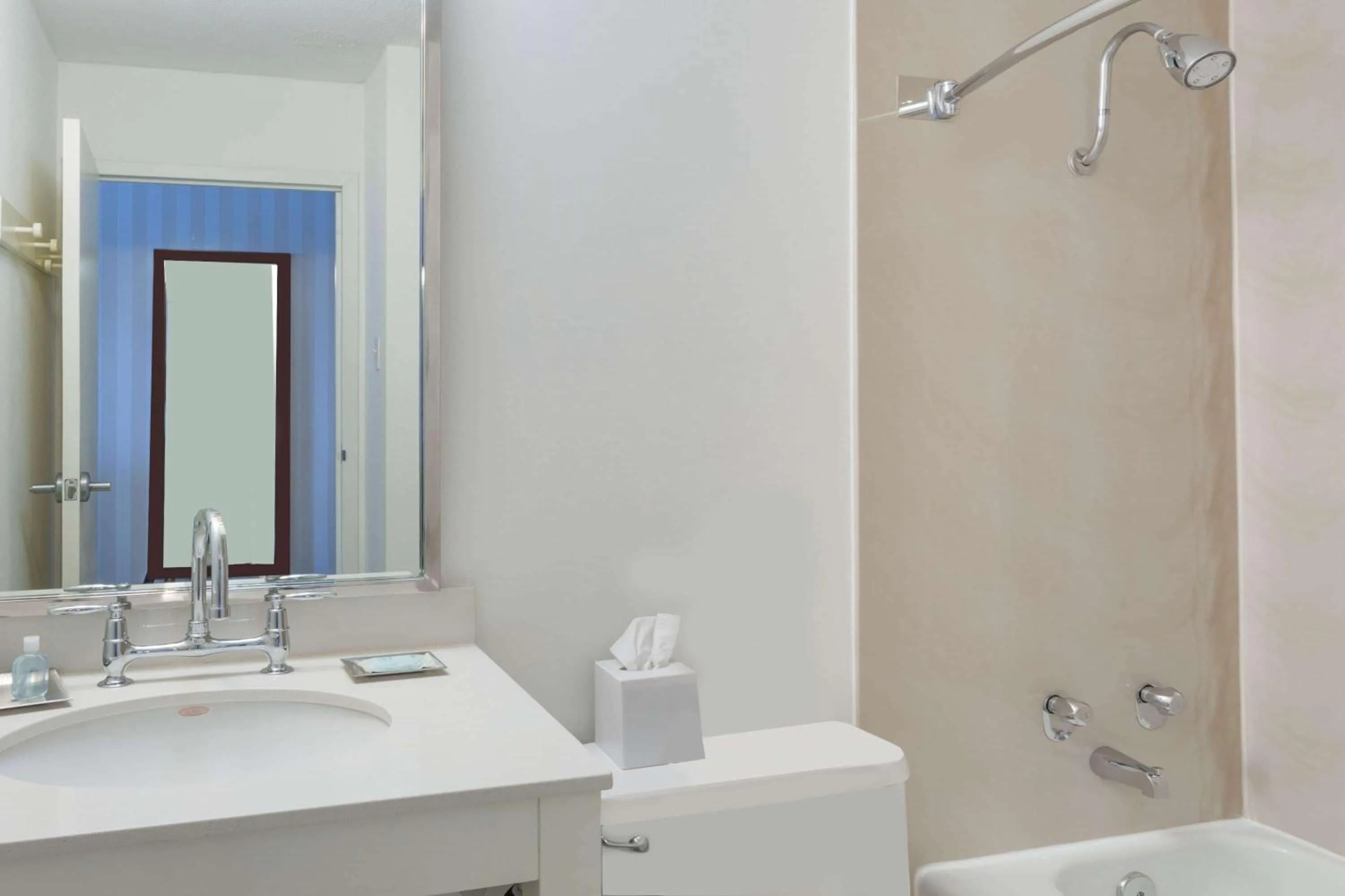 Standard Double Room in Wyndham Garden Manassas