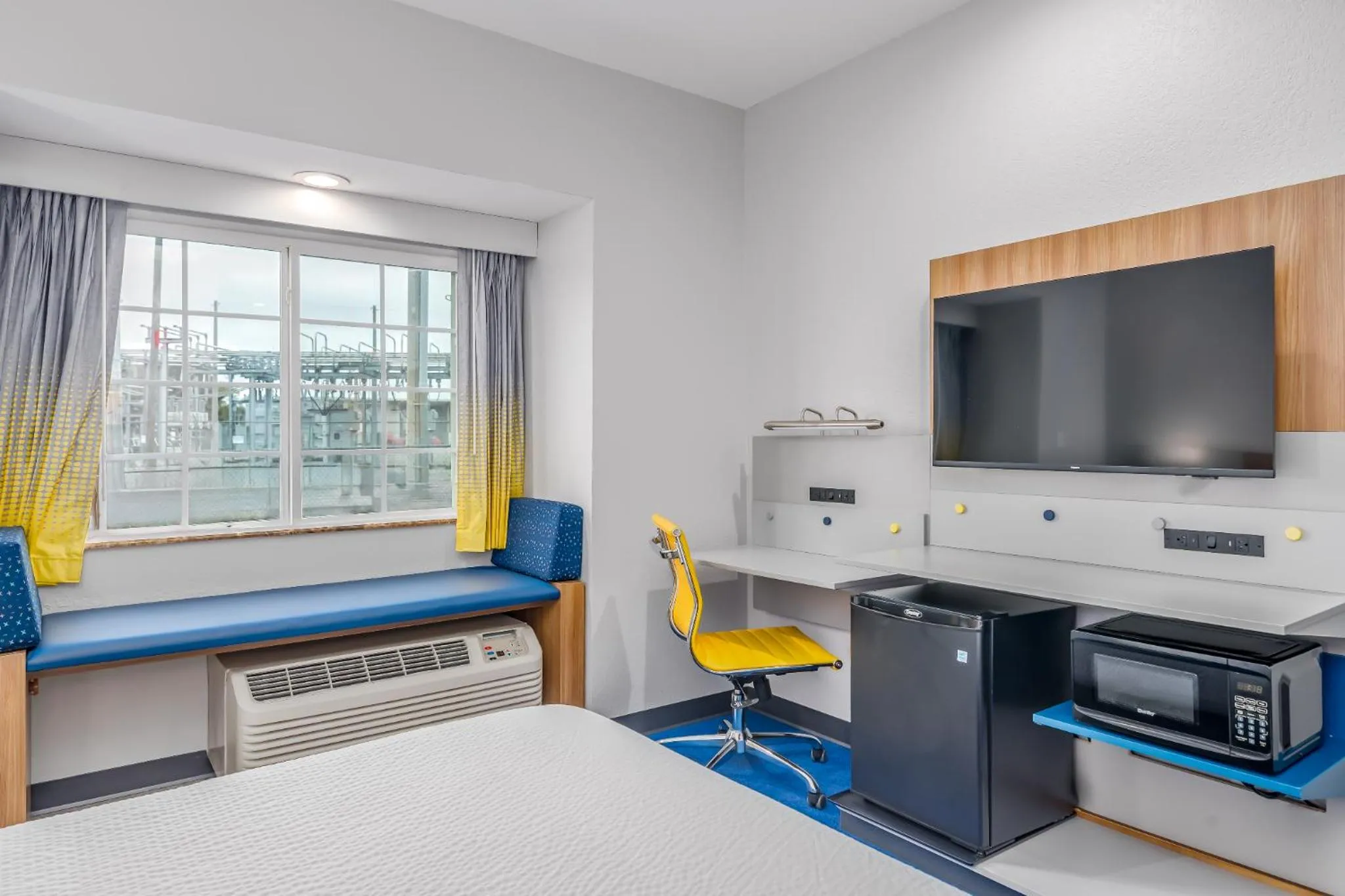 1 Queen Bed, Deluxe Accessible Room, Non-Smoking in Microtel Inn and Suites Montgomery