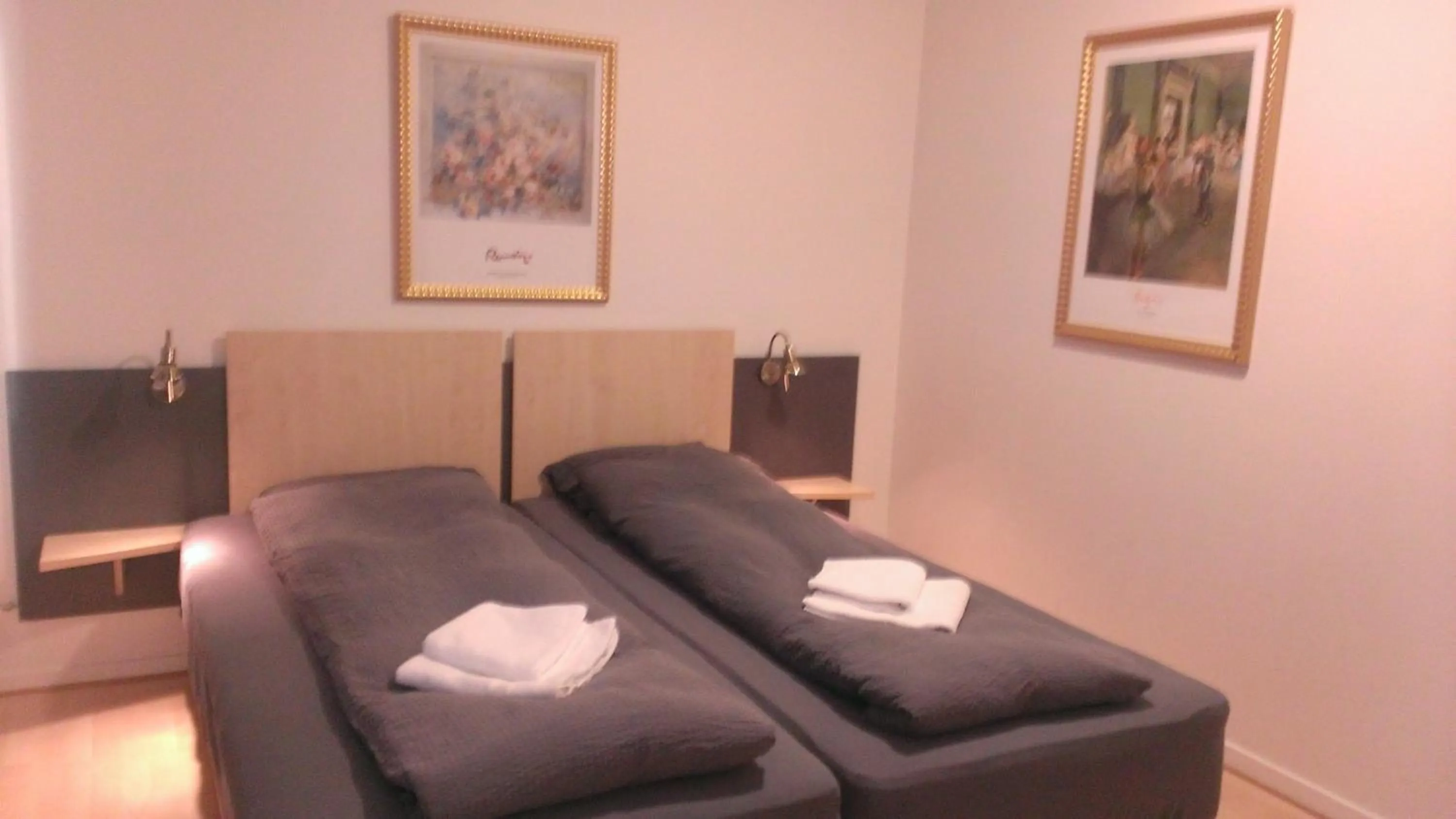 Twin Room in 62N Guesthouse - City Center