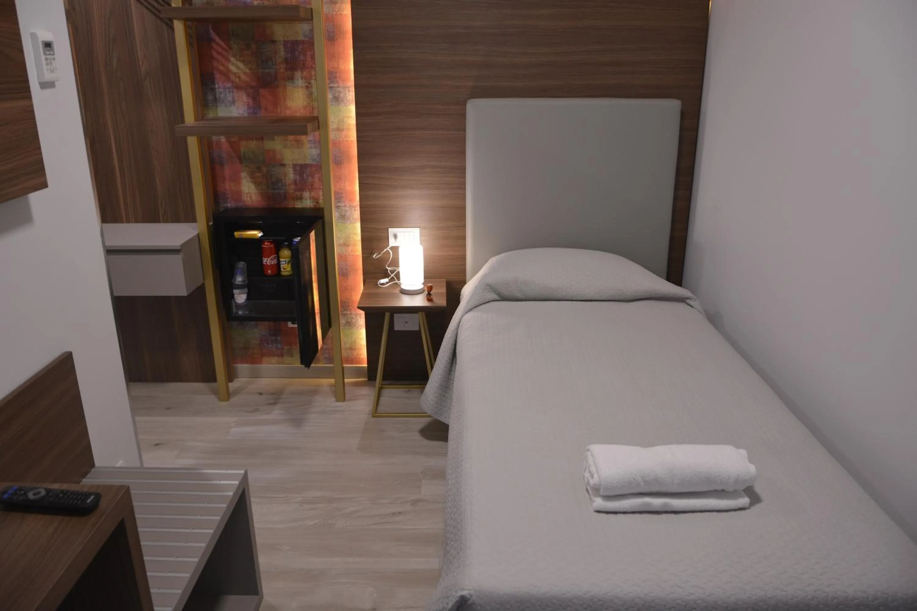 Single Room in 8room Hotel