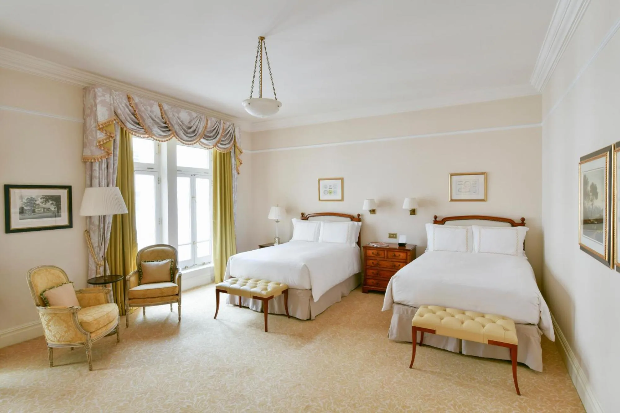 Luxury Double Room with Two Double Beds in The Savoy