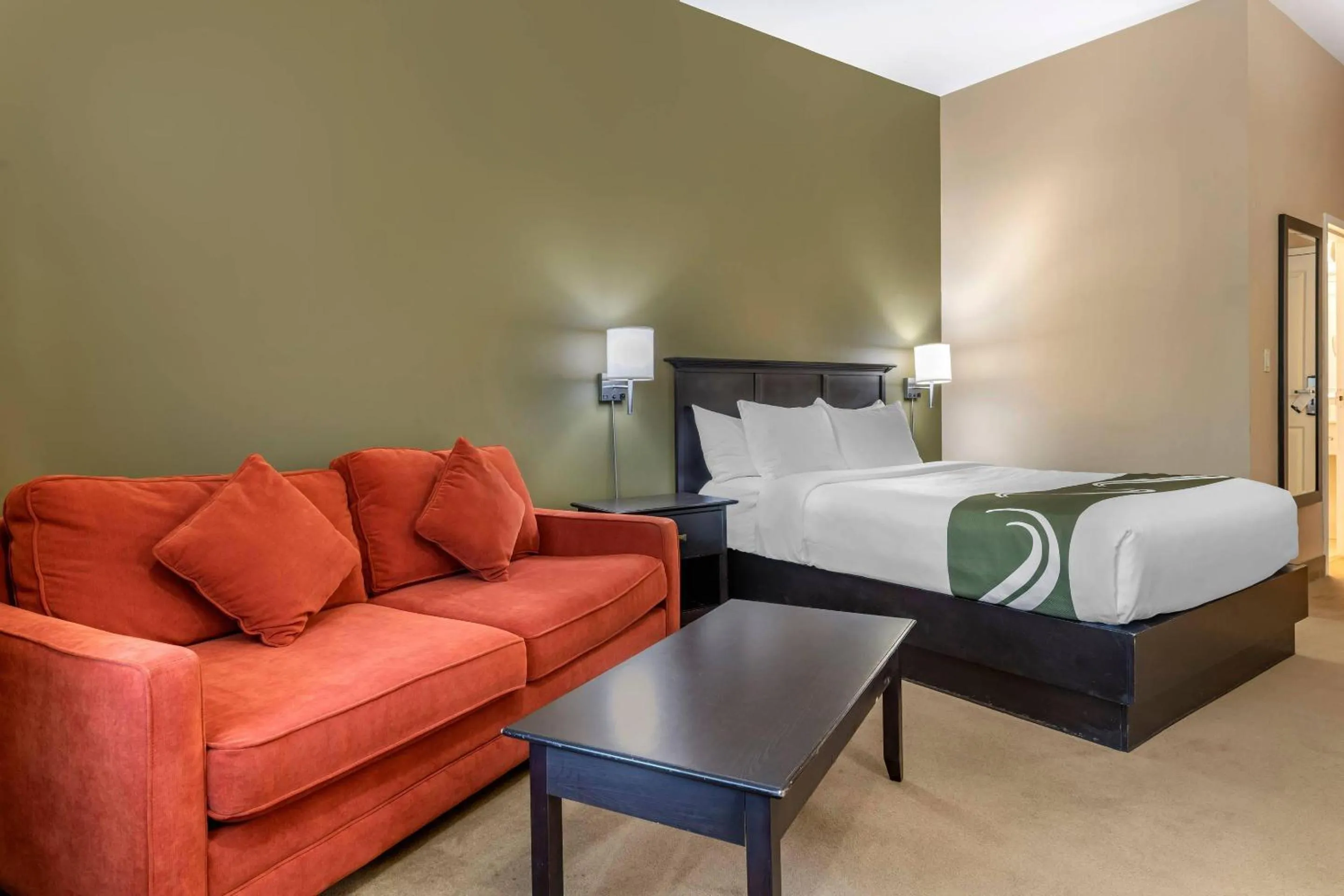 Queen Room with Sofa Bed - Non-Smoking in Quality Inn & Suites Quispamsis