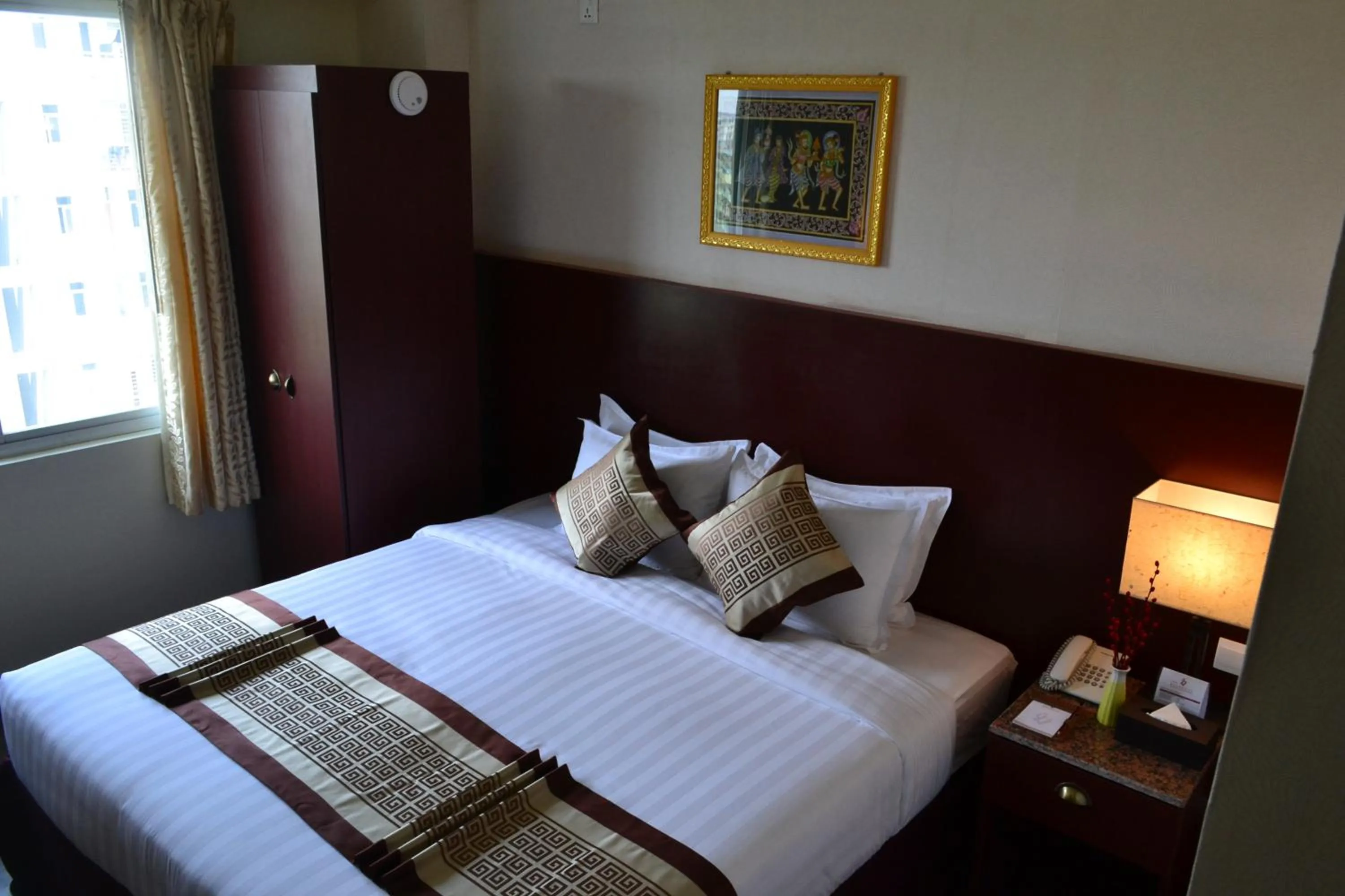 Deluxe Queen Room in Hotel Broadway Yangon
