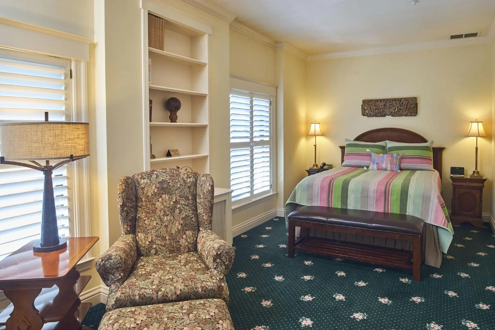 Standard Queen Room - single occupancy in Hotel Mac