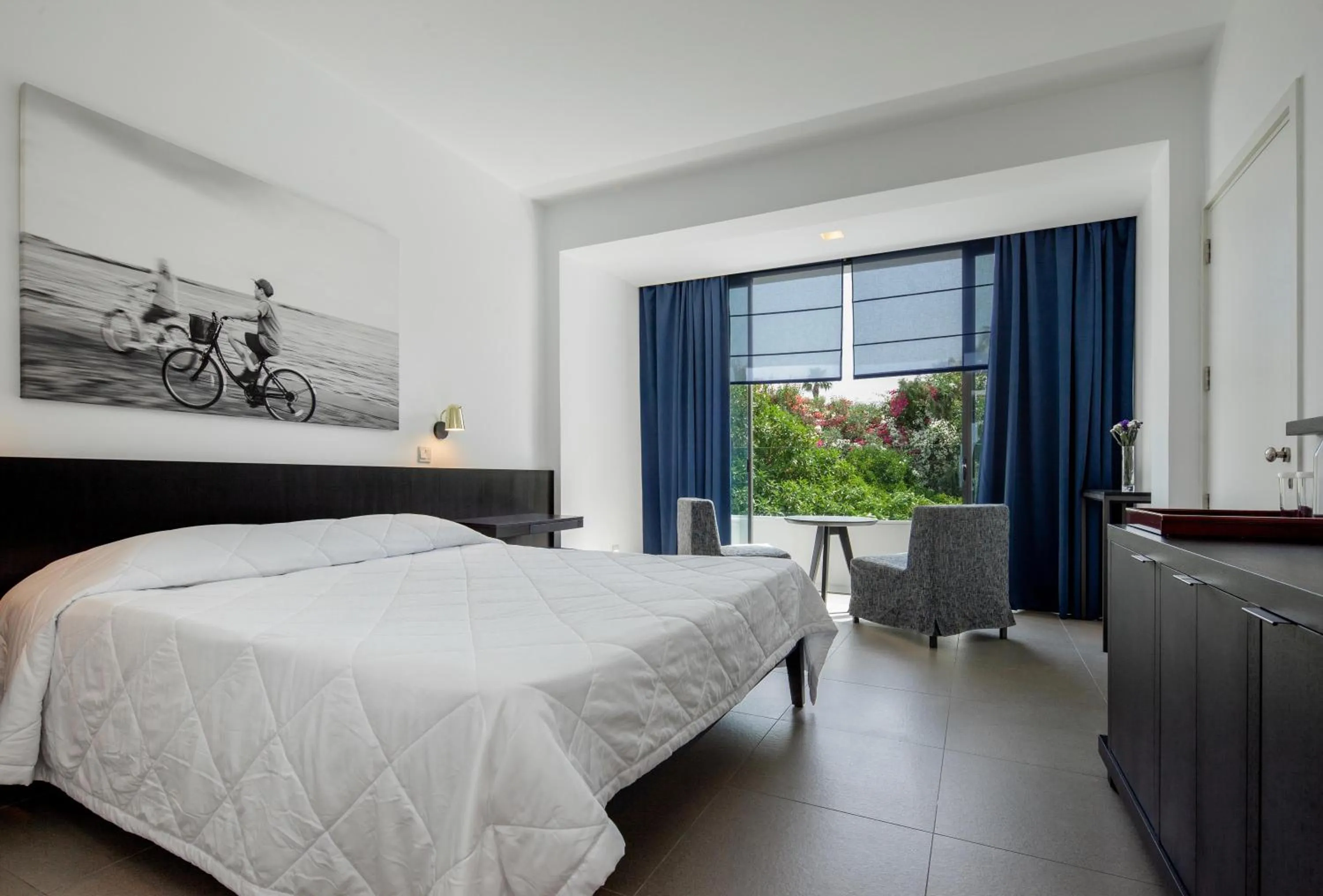 Connecting Inland View Room in Almyra