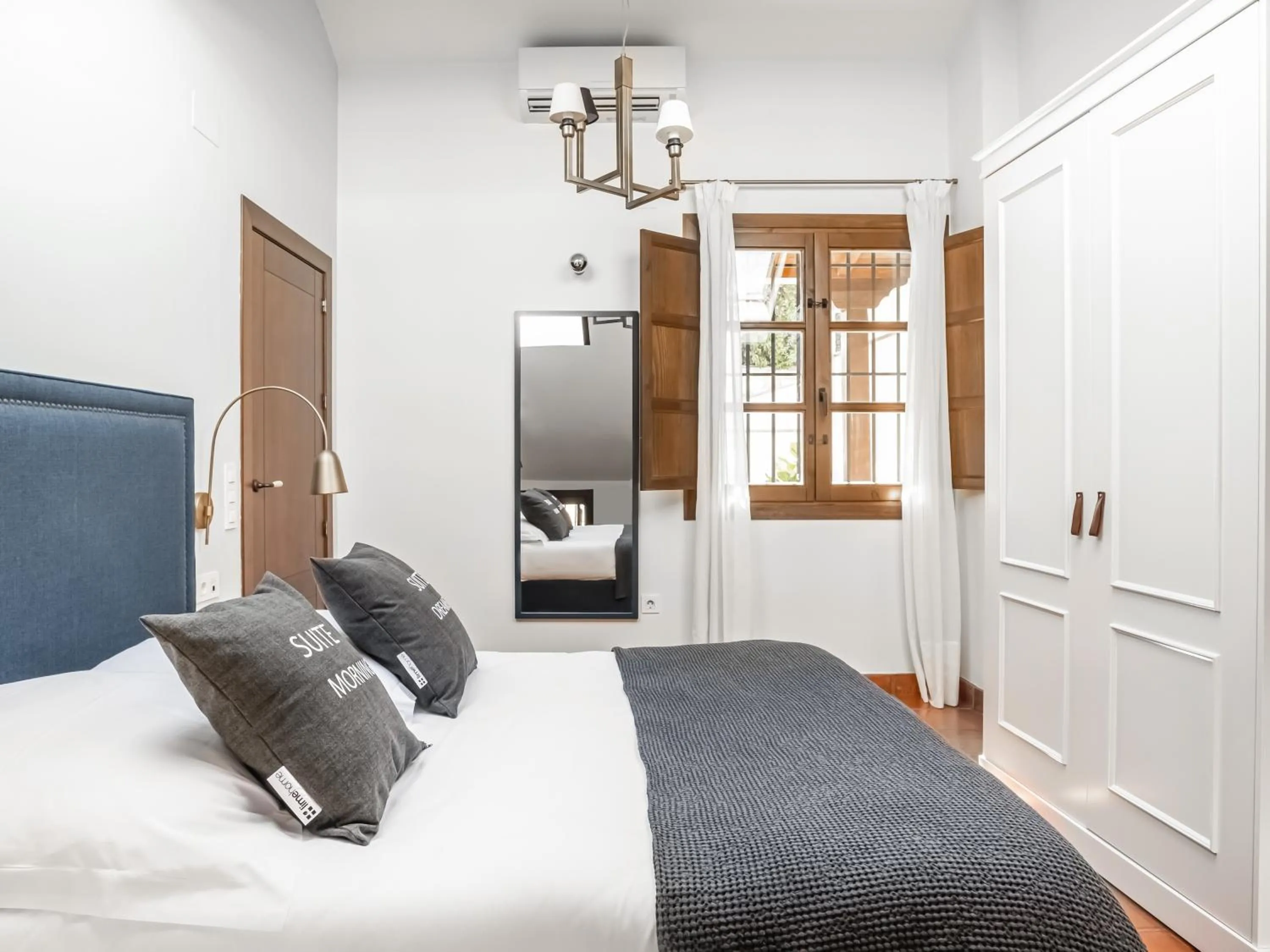 One-Bedroom Apartment in Limehome Granada Calle Santa Ana