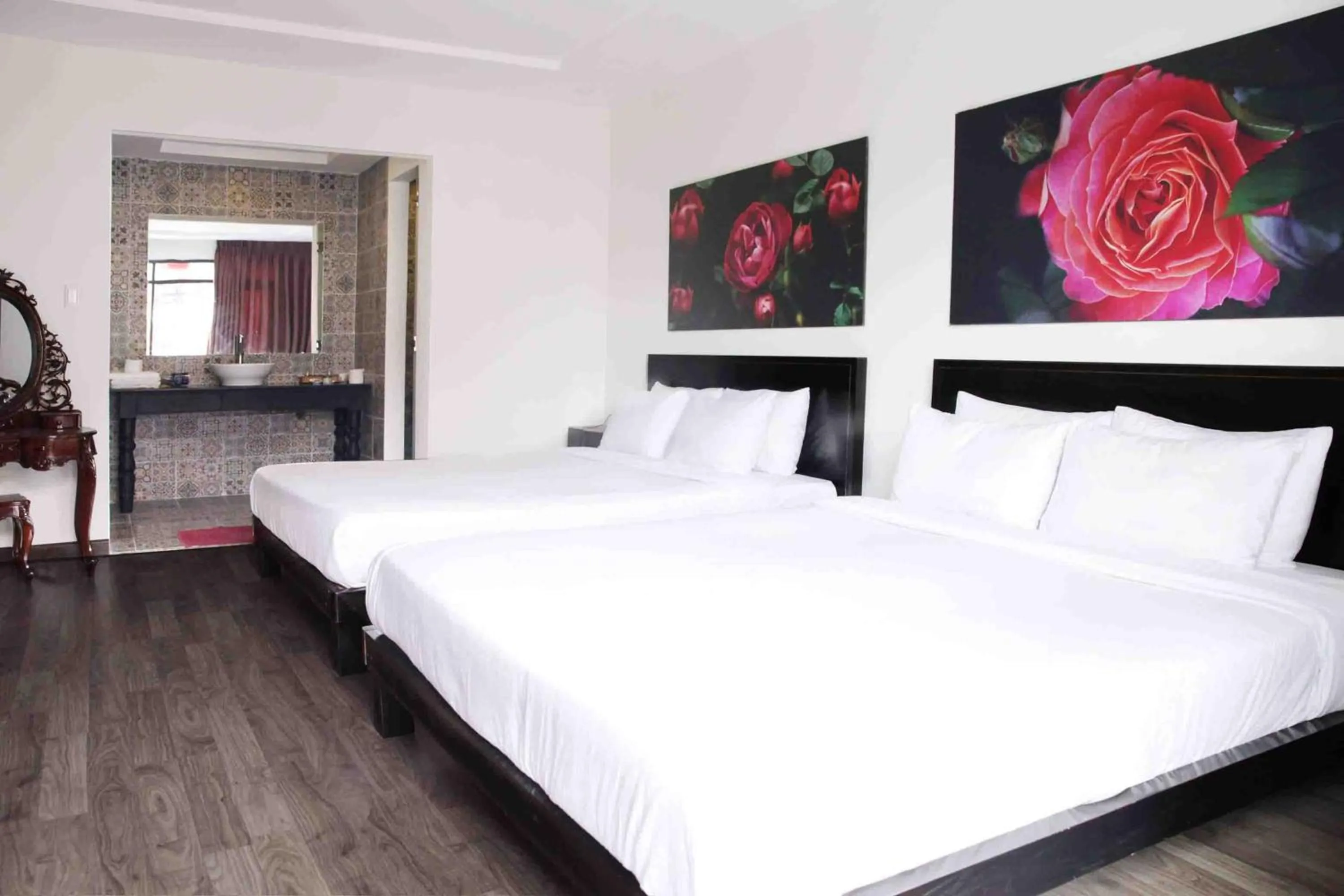 Family Room with Balcony in Thanh Binh 2 Hotel