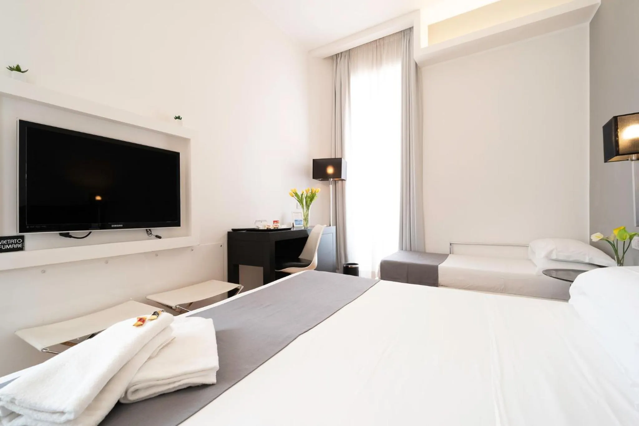 Triple Room in At Home Townhouse - Filiberto