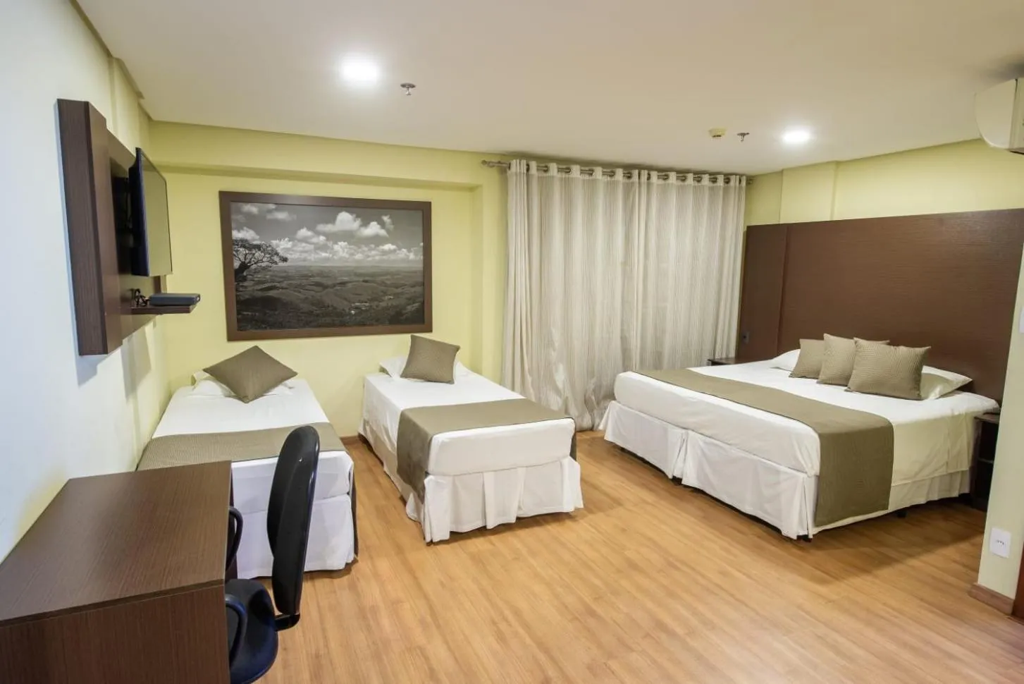 Deluxe Quadruple Room in Olavo Bilac Hotel
