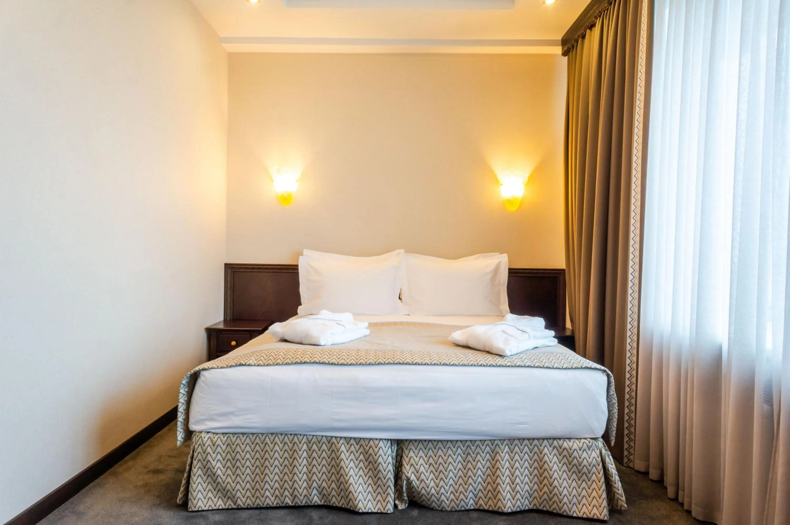 Standard Double Room - single occupancy in Royal Palace Hotel