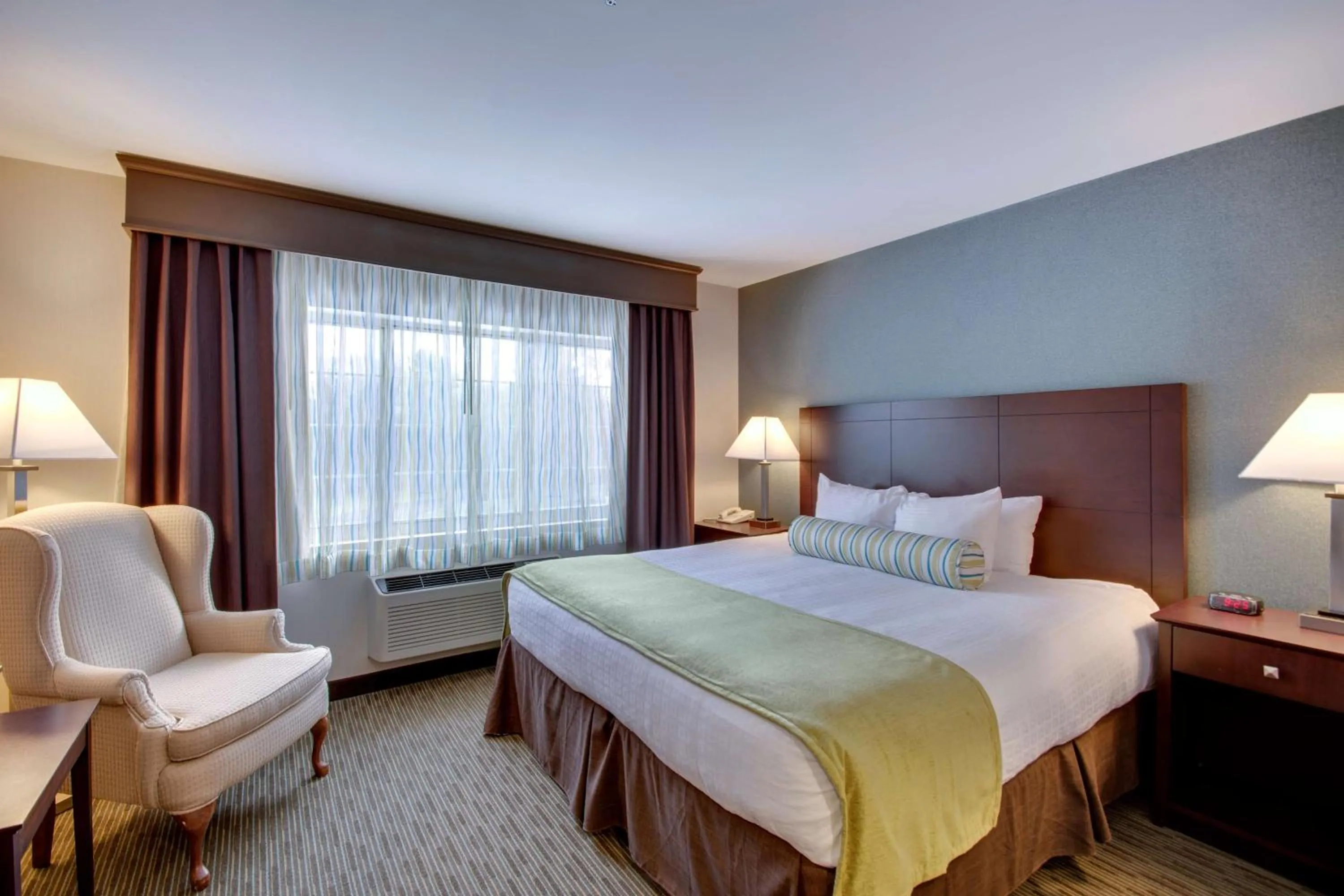 King Suite with Sofa Bed - Non-Smoking in Best Western Plus, The Inn at Hampton