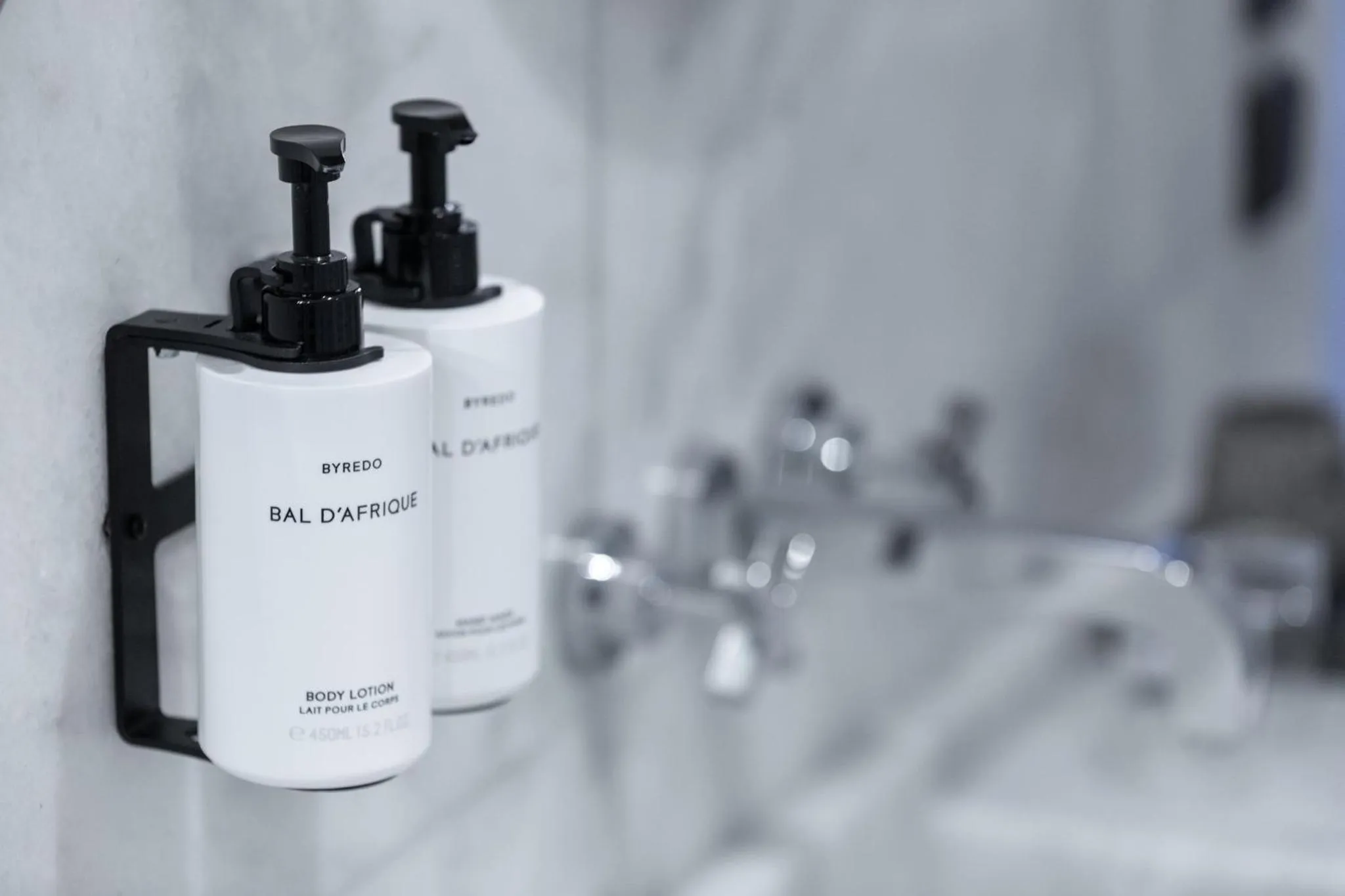 Cozy Queen Room in InterContinental Paris Champs Elysées Etoile by IHG