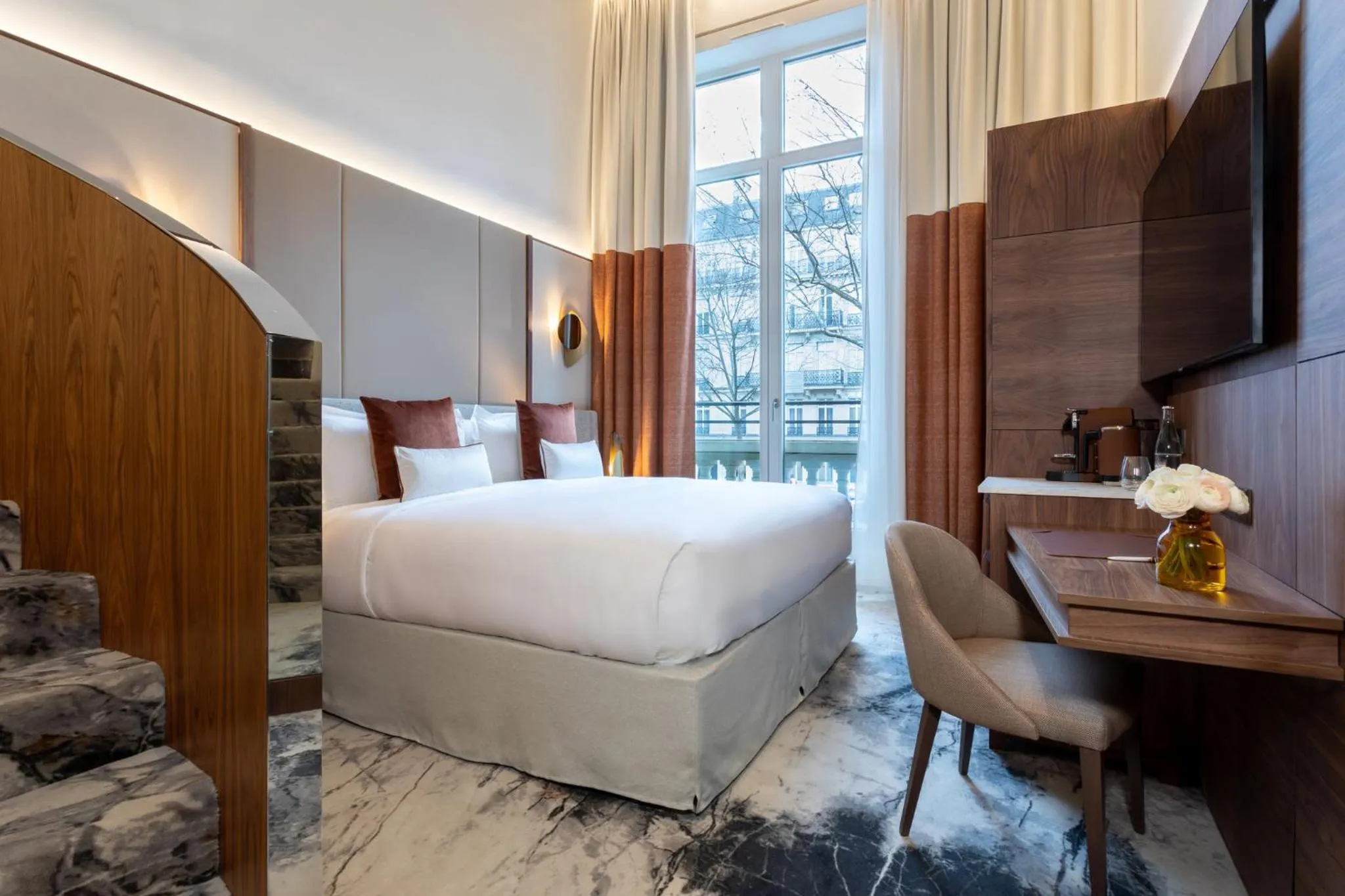 Premium King Room in InterContinental Paris Champs Elysées Etoile by IHG