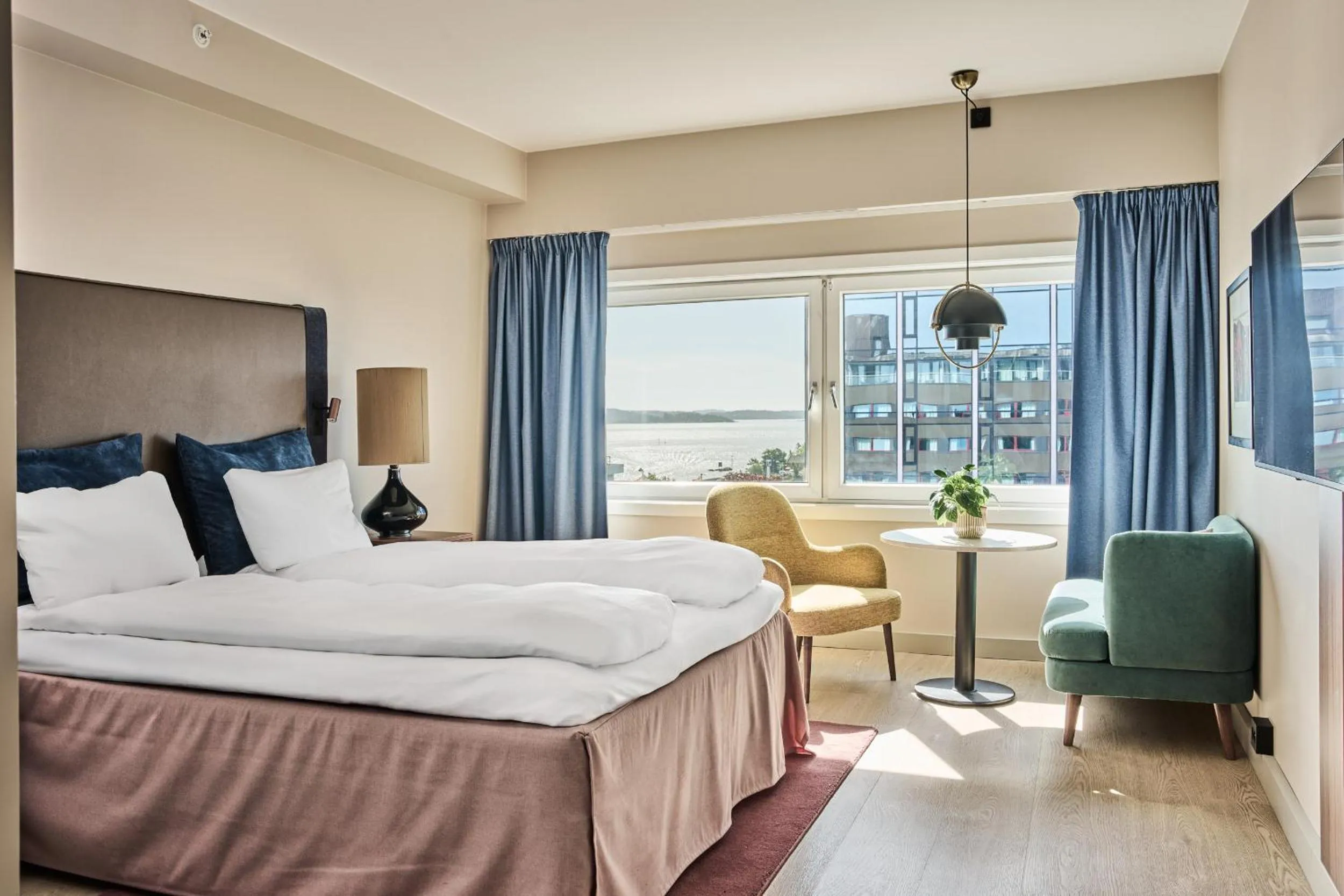 Superior Room with Balcony and Ocean View in Radisson Blu Caledonien Hotel, Kristiansand