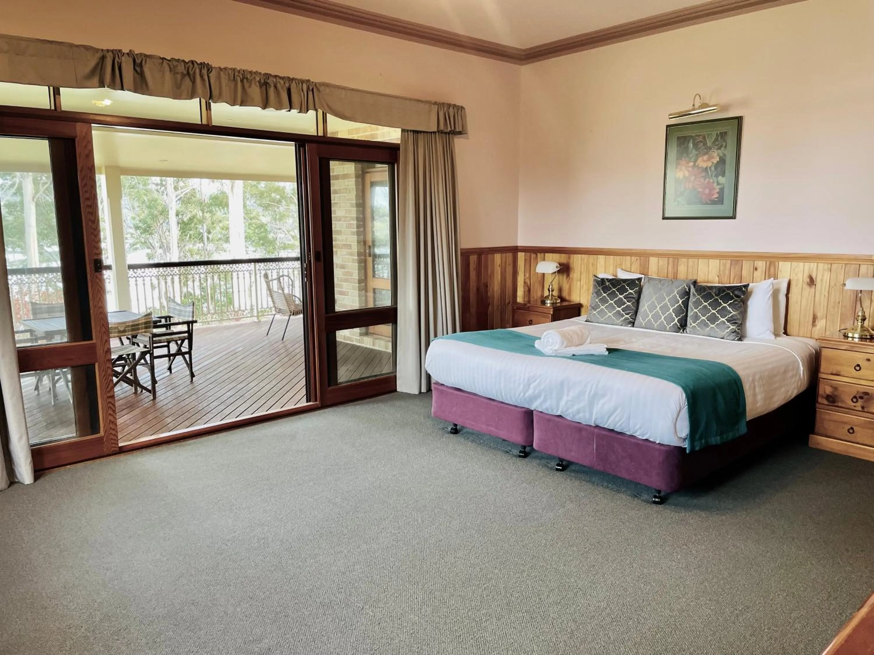 Deluxe Suite with Balcony in Robyn's Nest Lakeside Resort