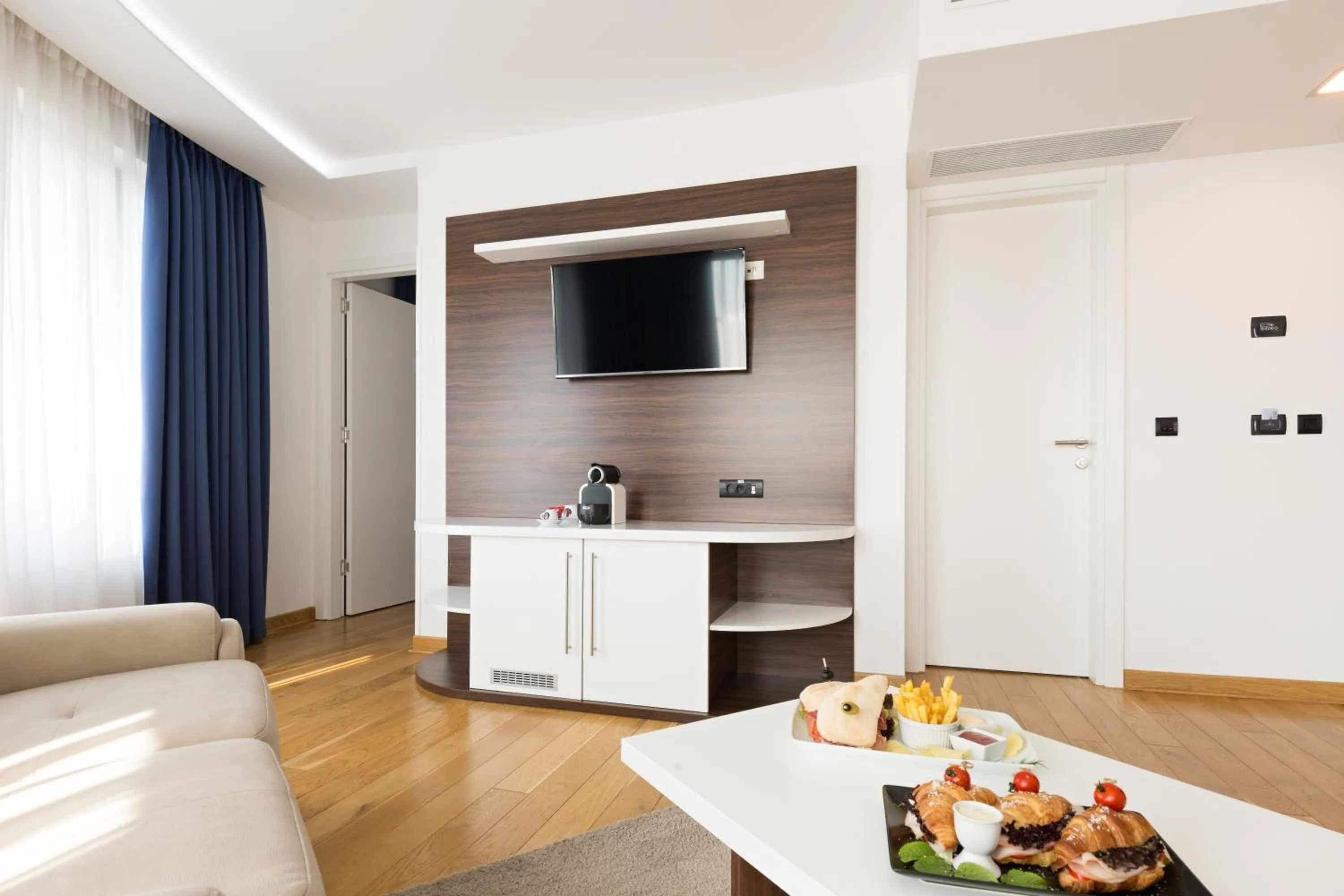 Family Suite with Free Parking in Abba Hotel