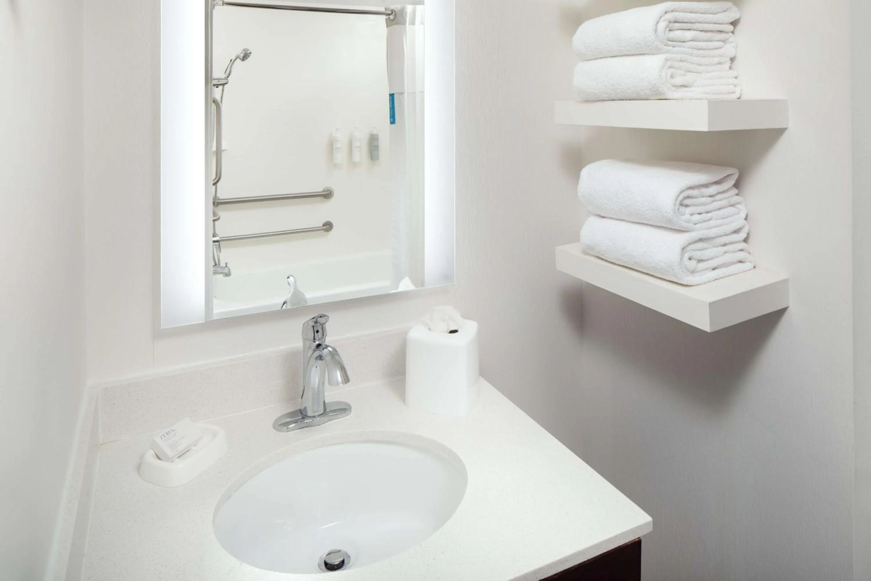 King Room - Mobility Access/Non-Smoking in Hampton Inn Atlanta-Northlake