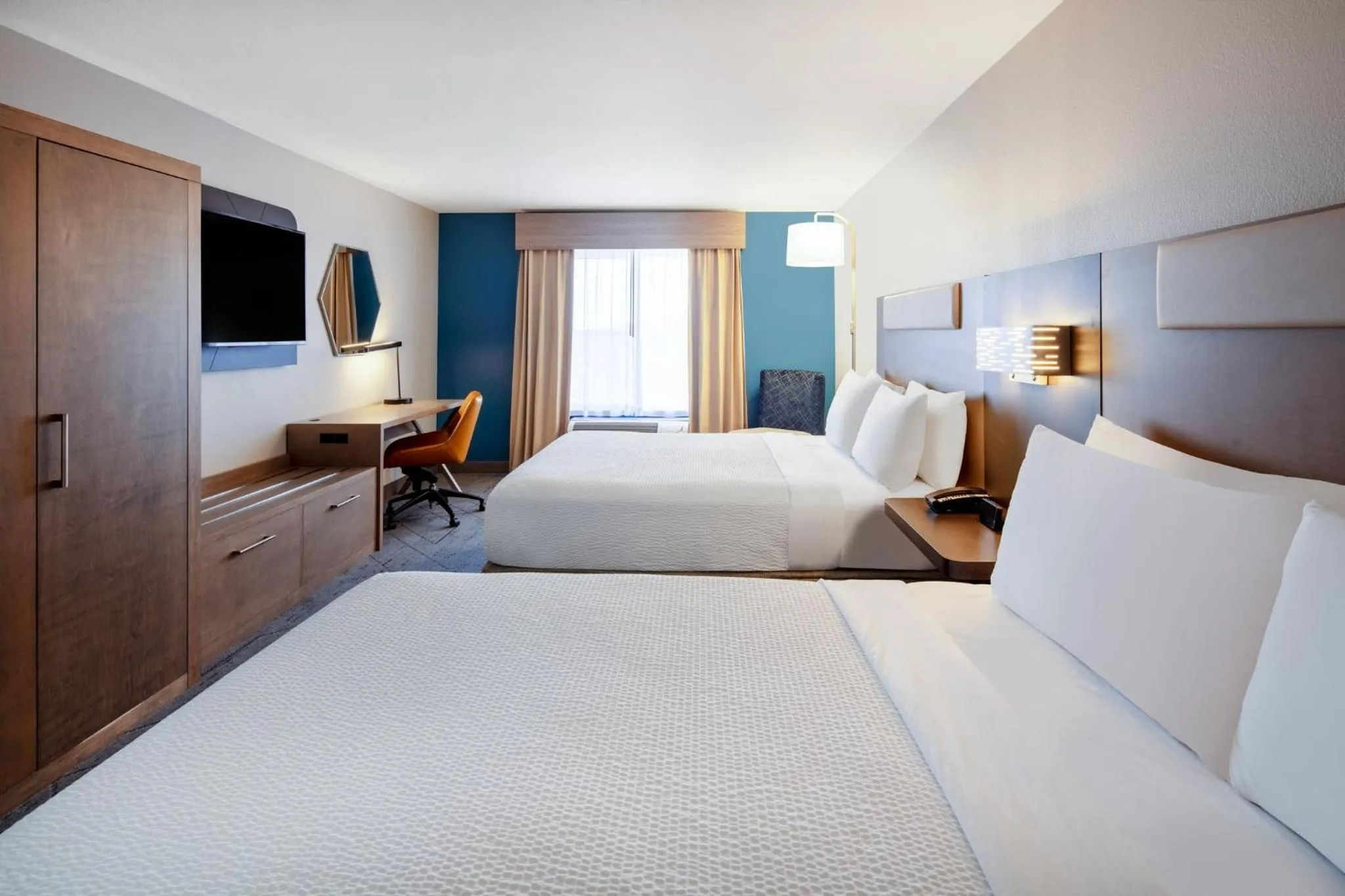 Standard Queen Room with Two Queen Beds and Shower - Mobility/Communications Accessible in Holiday Inn Express Turlock by IHG