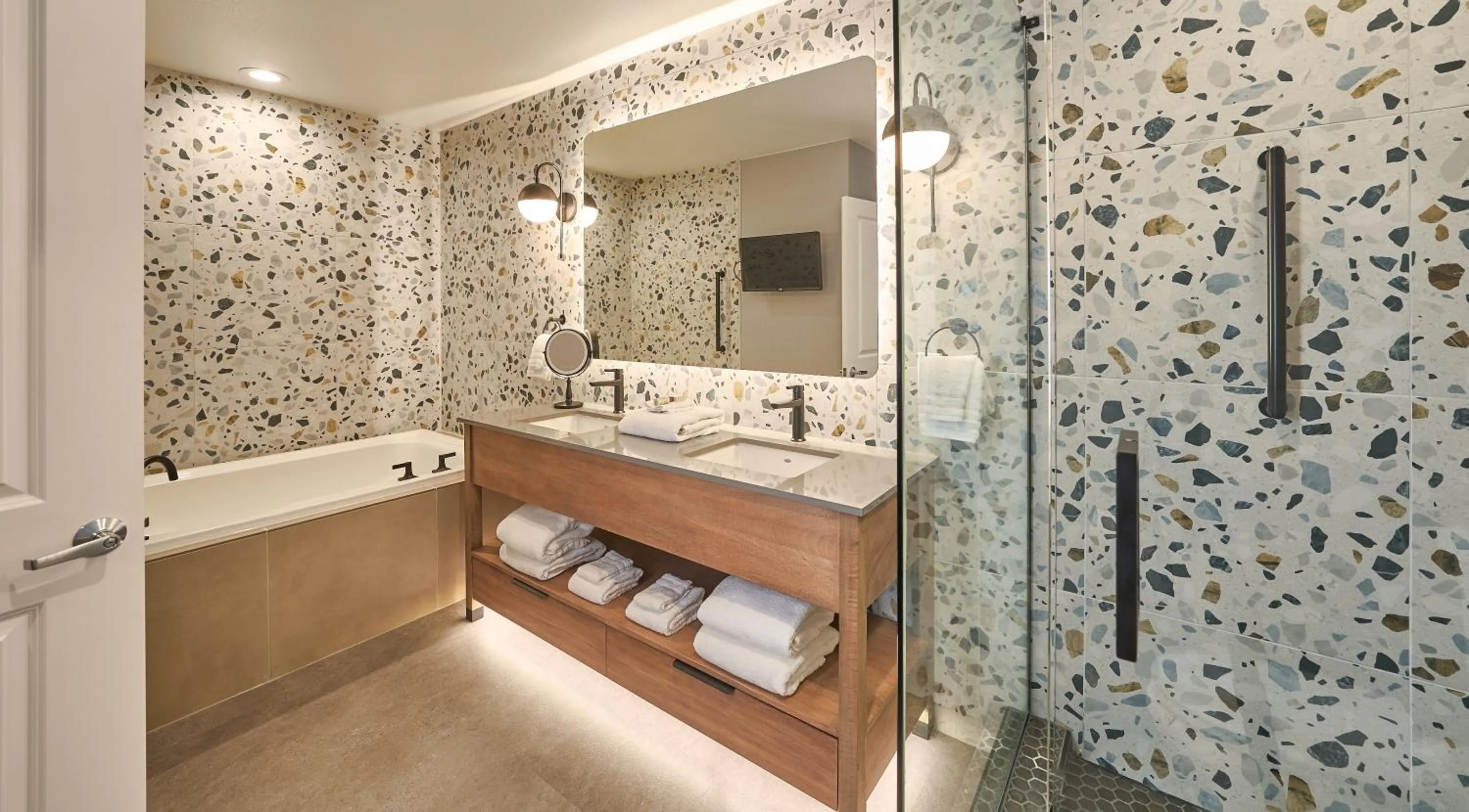 One-Bedroom Suite in Surfsand Resort